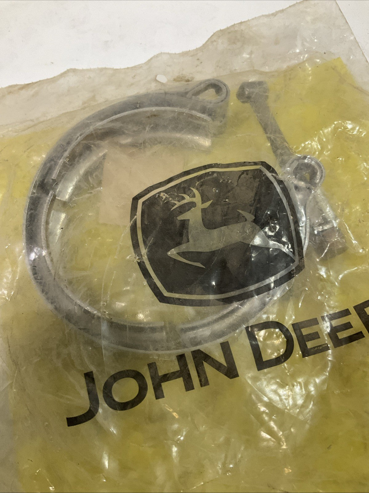 JOHN DEERE RE289839 V-CLAMP ASSEMBLY Z2M