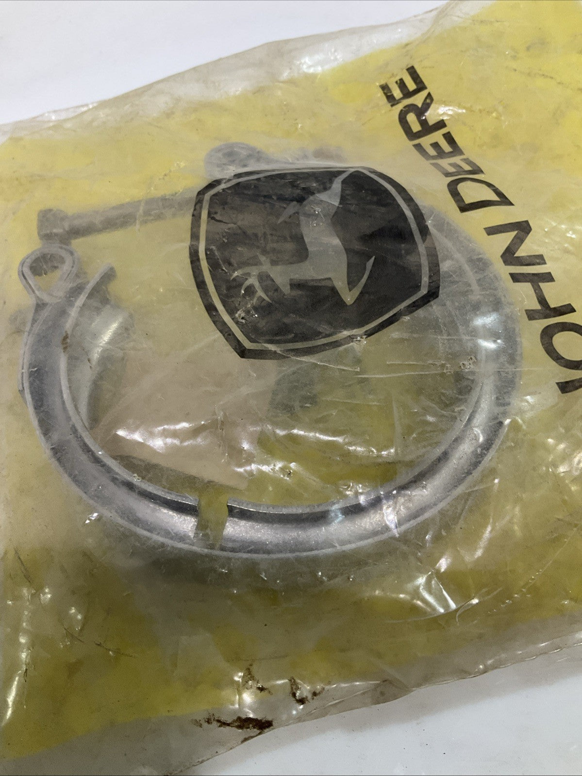 JOHN DEERE RE289839 V-CLAMP ASSEMBLY Z2M