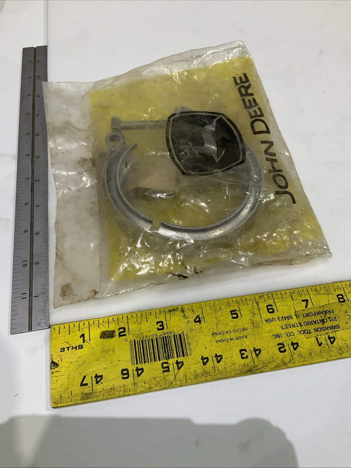 JOHN DEERE RE289839 V-CLAMP ASSEMBLY Z2M
