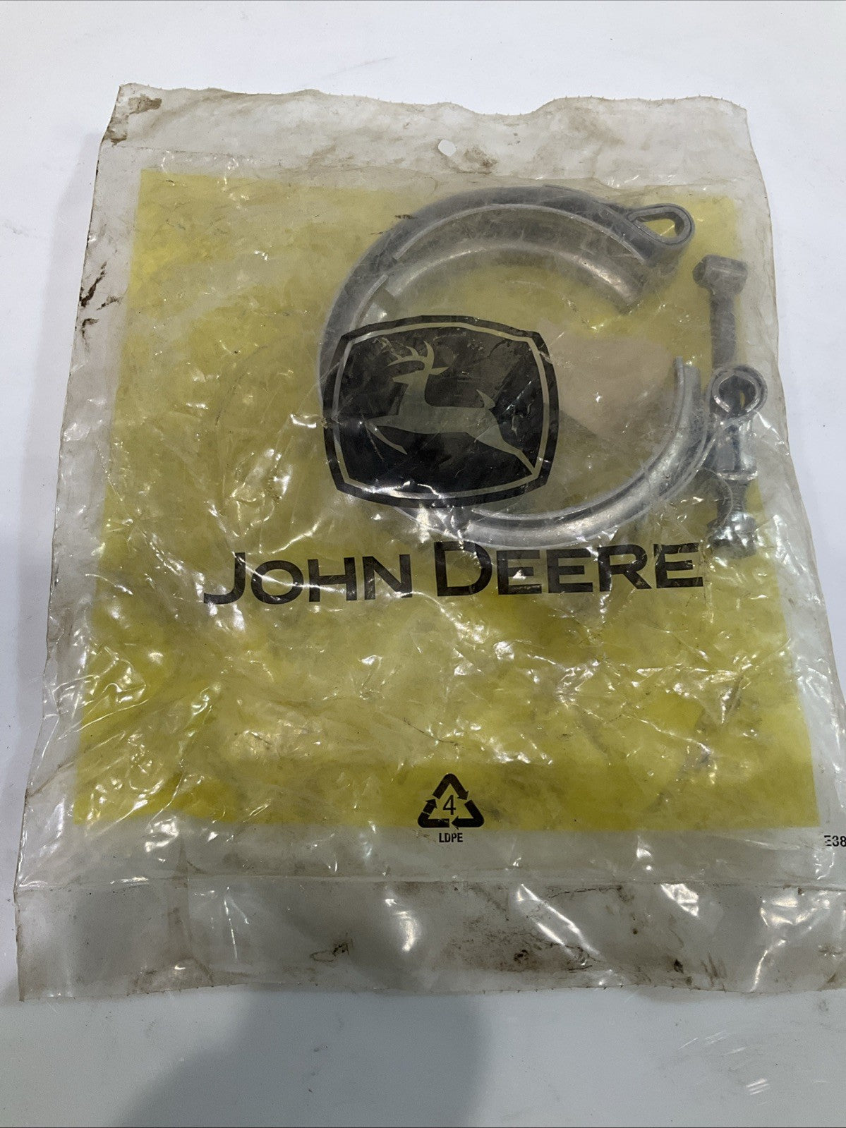 JOHN DEERE RE289839 V-CLAMP ASSEMBLY Z2M
