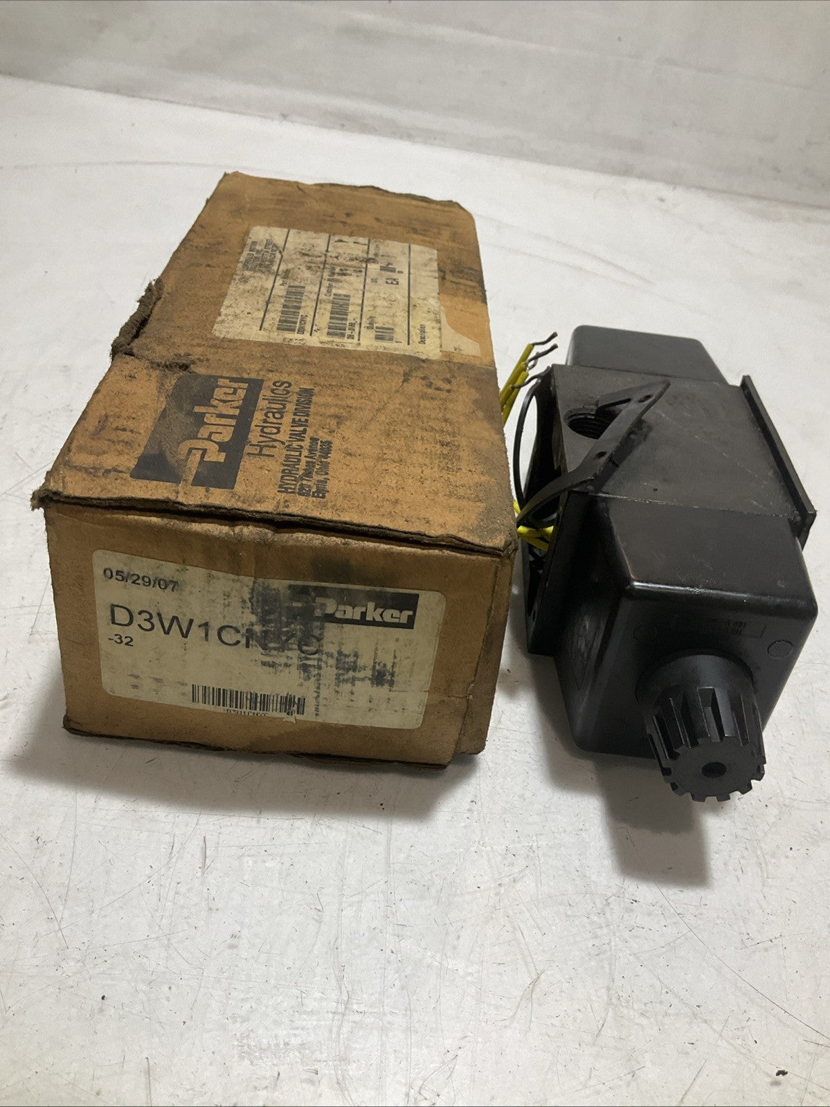PARKER D3W1CNYC HYDRAULIC DIVISION VALVE Y2M