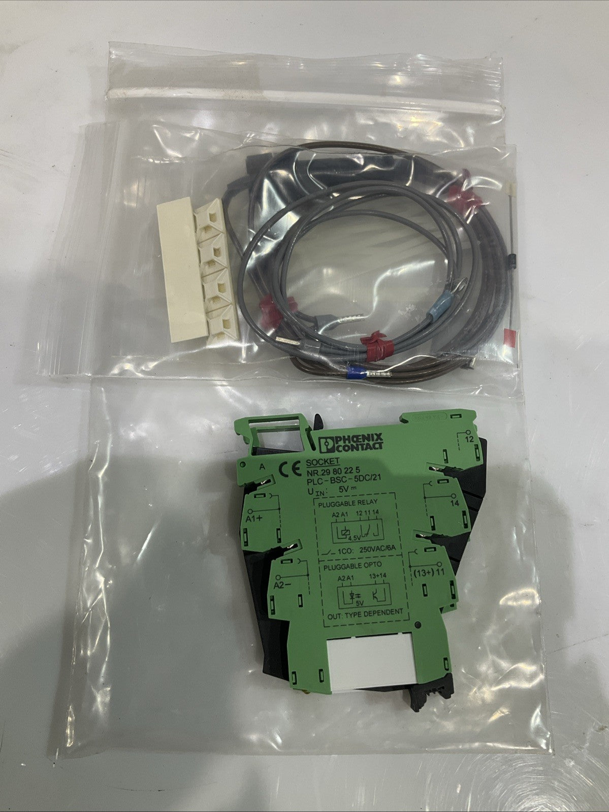 PHOENIX CONTACT NR. 2980225 CONTACT BLOCK RELAY BASE LOT OF 4 Y2M
