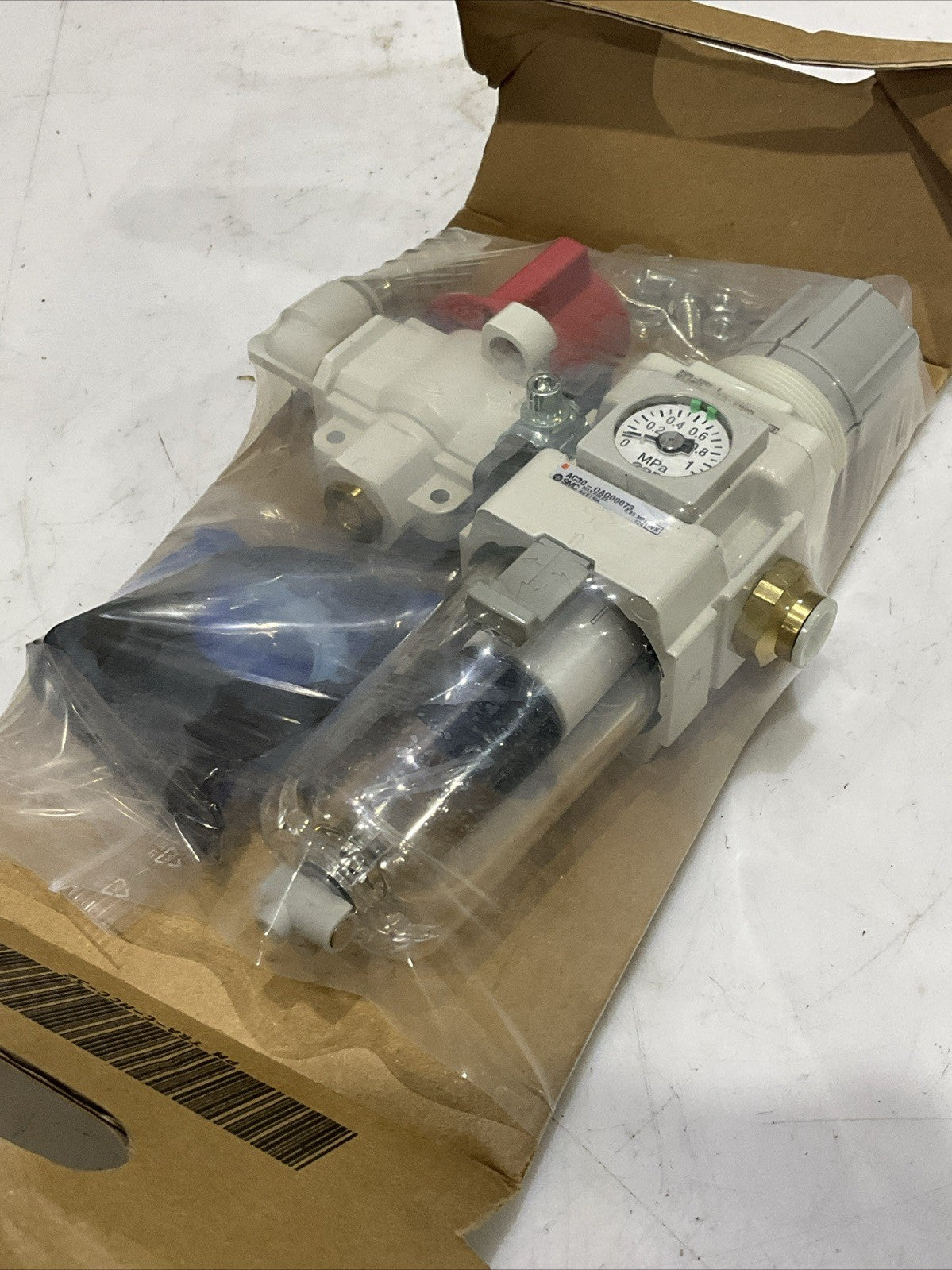 SMC AC30-OAO00073 AW30-F03EH-8 PNEUMATIC FILTER REGULATOR 3/8 IN .85MPa Z2M