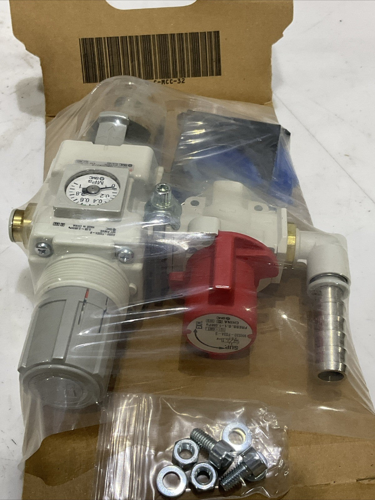 SMC AC30-OAO00073 AW30-F03EH-8 PNEUMATIC FILTER REGULATOR 3/8 IN .85MPa Z2M