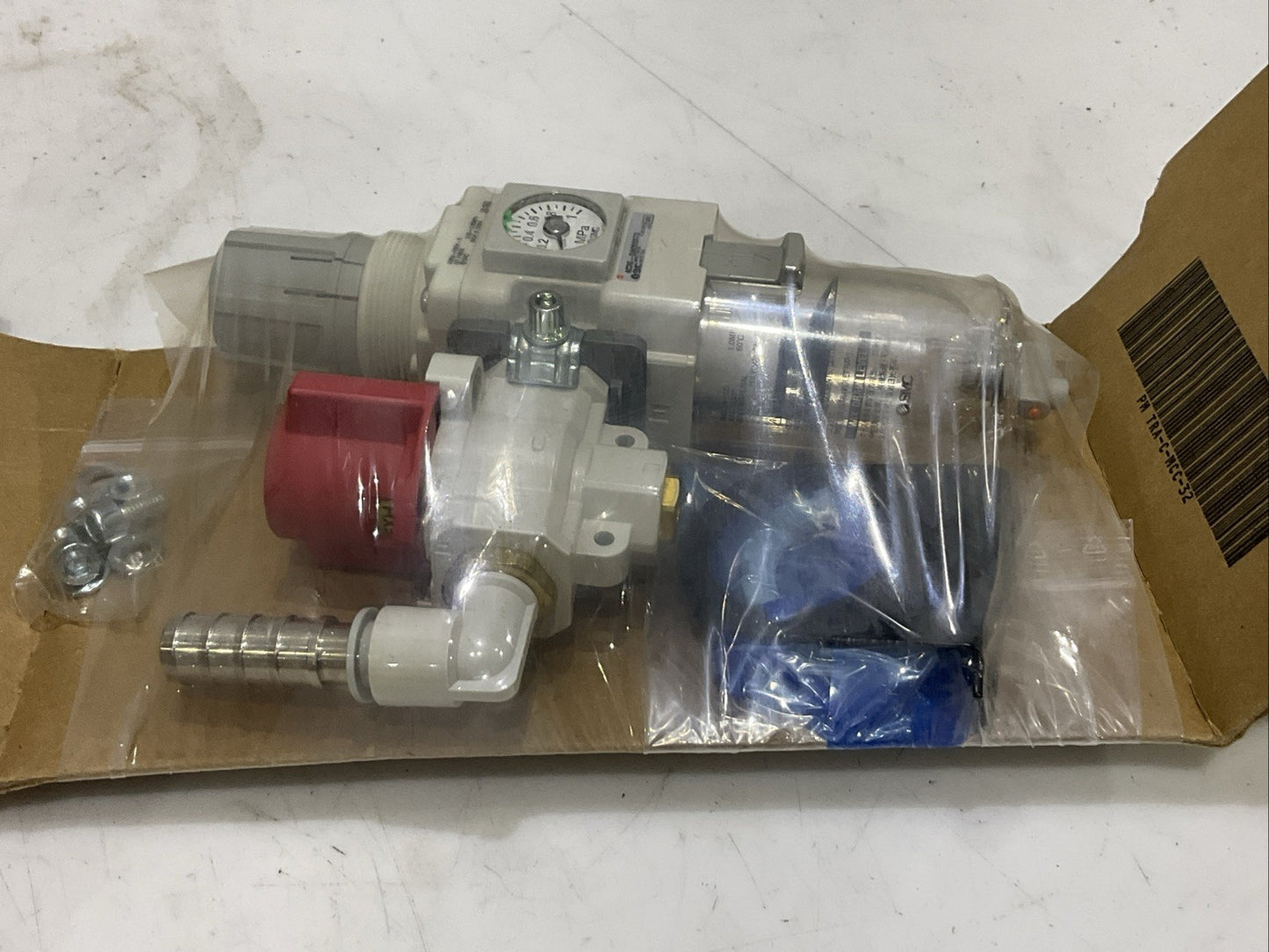SMC AC30-OAO00073 AW30-F03EH-8 PNEUMATIC FILTER REGULATOR 3/8 IN .85MPa Z2M