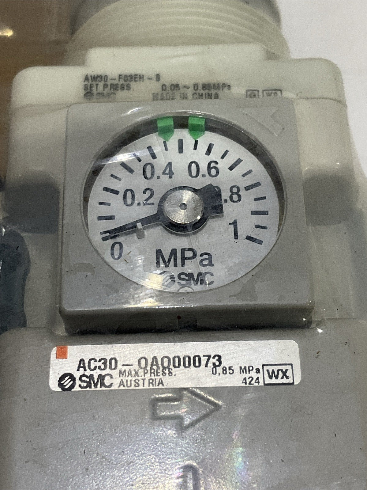 SMC AC30-OAO00073 AW30-F03EH-8 PNEUMATIC FILTER REGULATOR 3/8 IN .85MPa Z2M