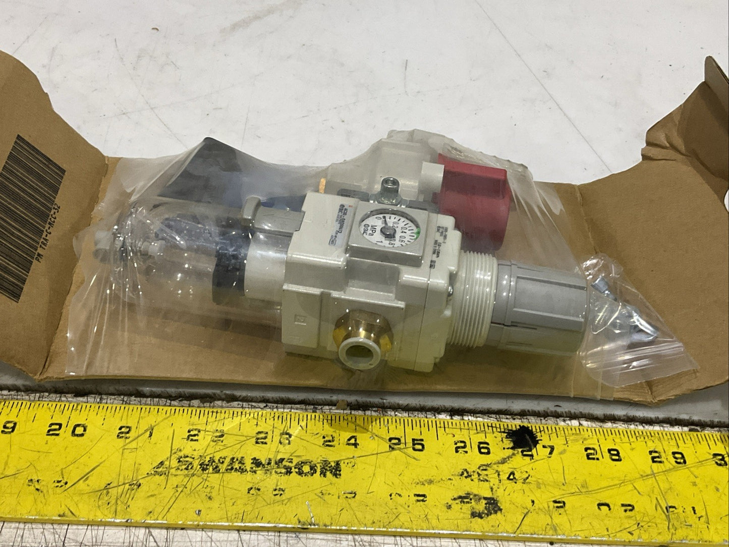 SMC AC30-OAO00073 AW30-F03EH-8 PNEUMATIC FILTER REGULATOR 3/8 IN .85MPa Z2M