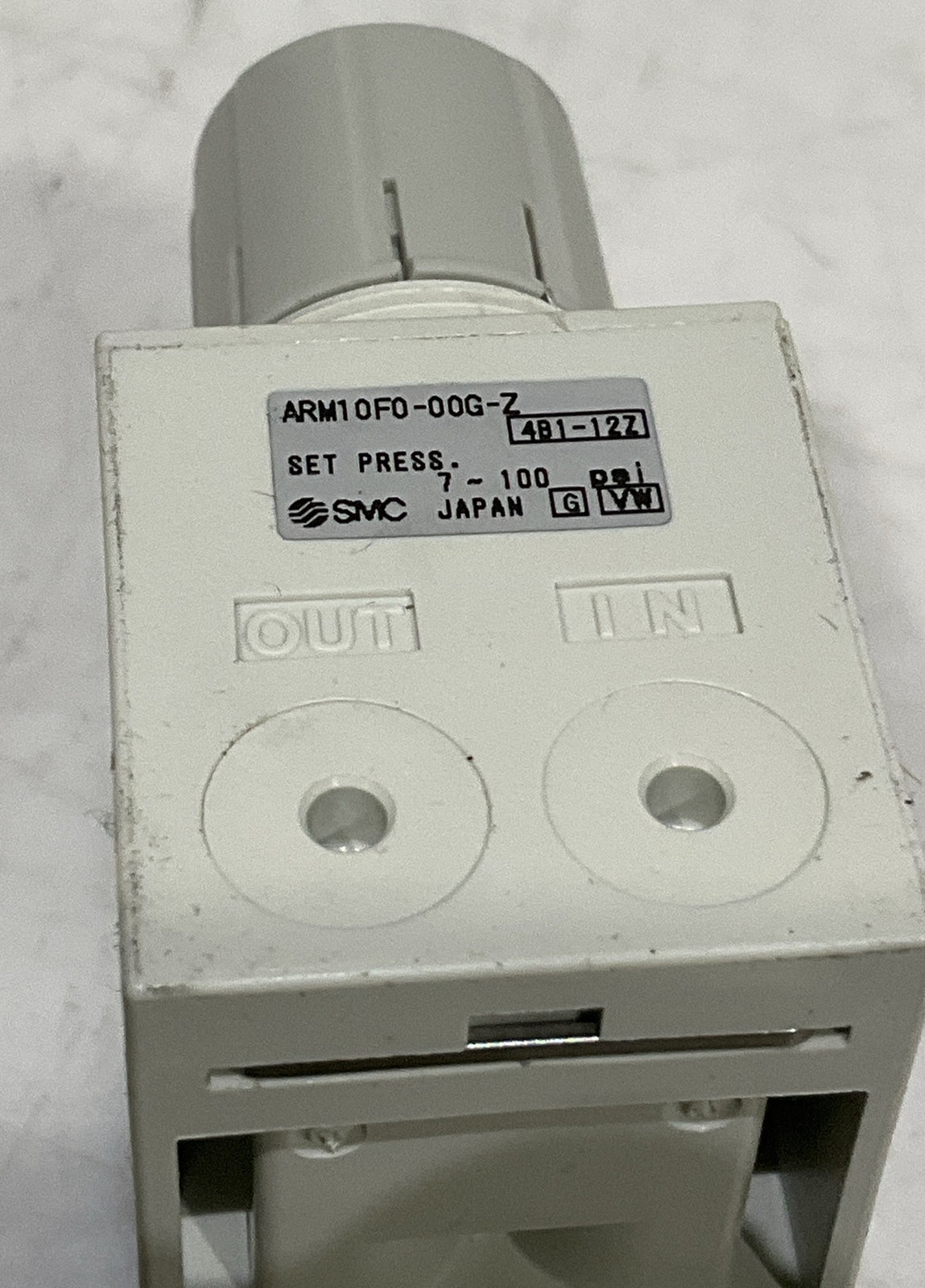 SMC ARM10F2-08G-Z COMPACT AIR MANIFOLD REGULATOR U3S