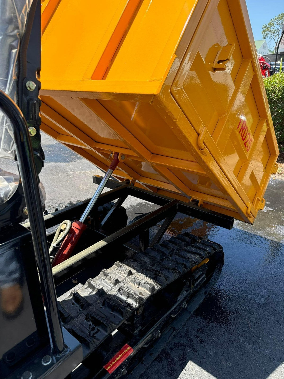 UNUSED 2024 IR IRD25 CRAWLER DUMPER WITH SEAT AND BRIGGS AND STRATTON XR ENGINE