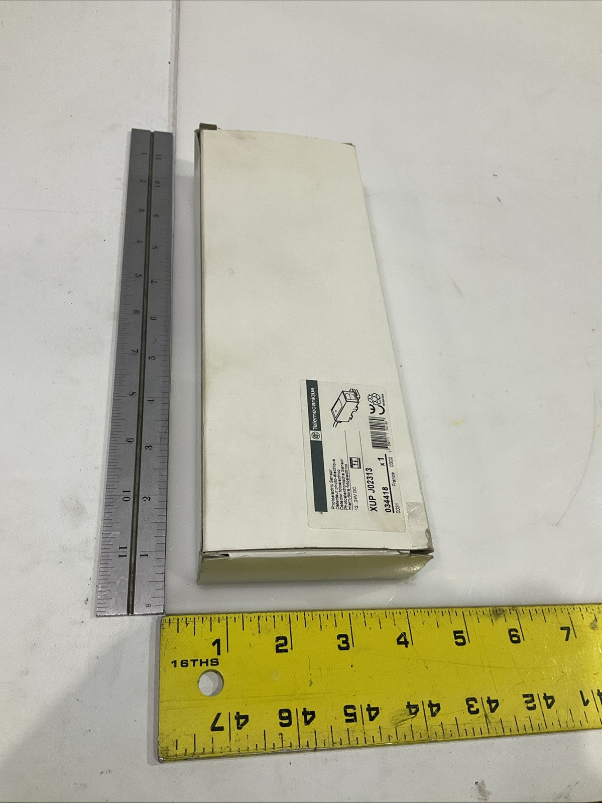 TELEMECANIQUE XUP J02313 - 034418 PHOTOELECTRIC SENSOR Z2M