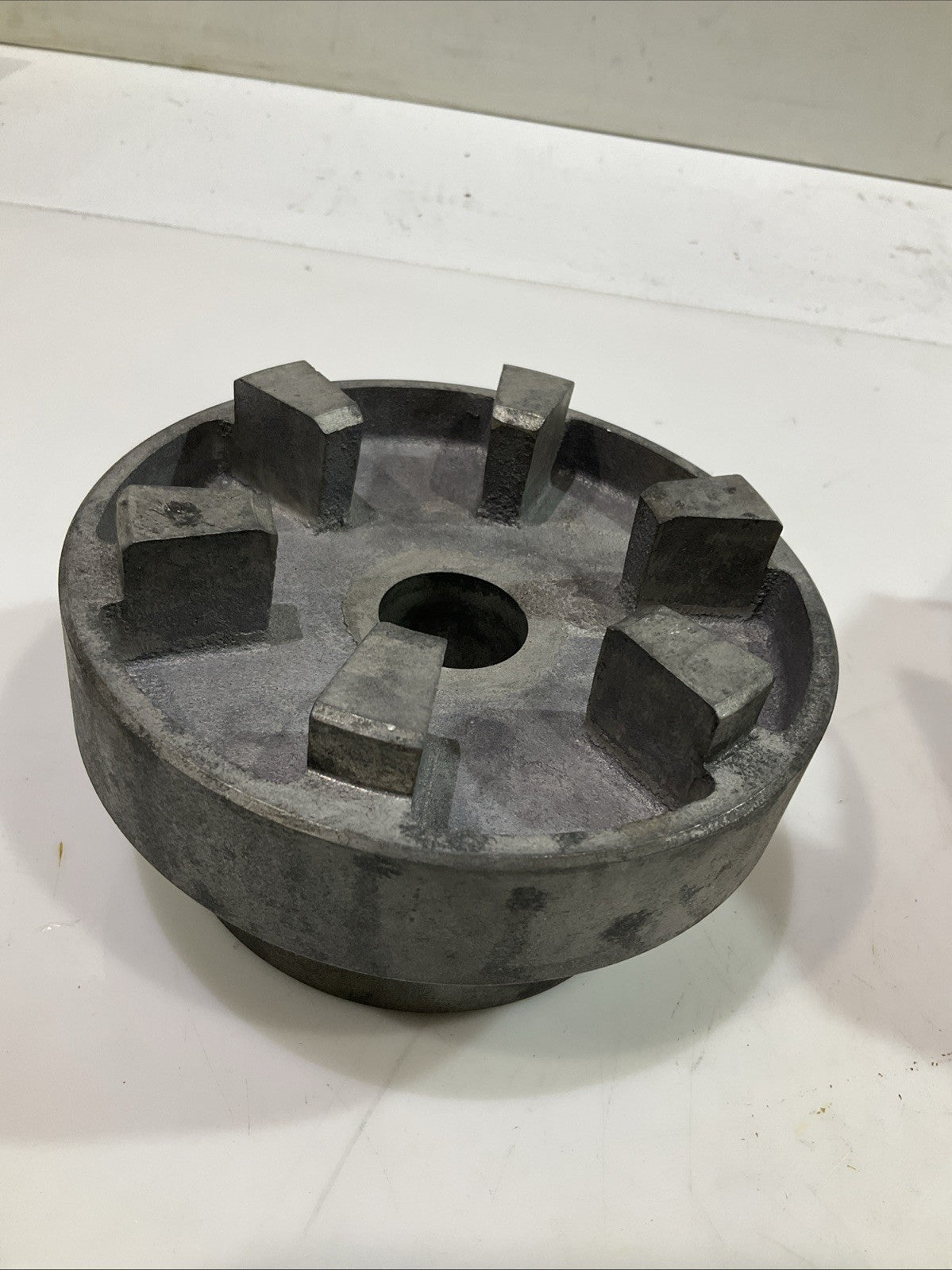 MAGNALOY 600 2-2-3/8 X5/8 FLEXIBLE COUPLING ROUND BORE HUB Z2M