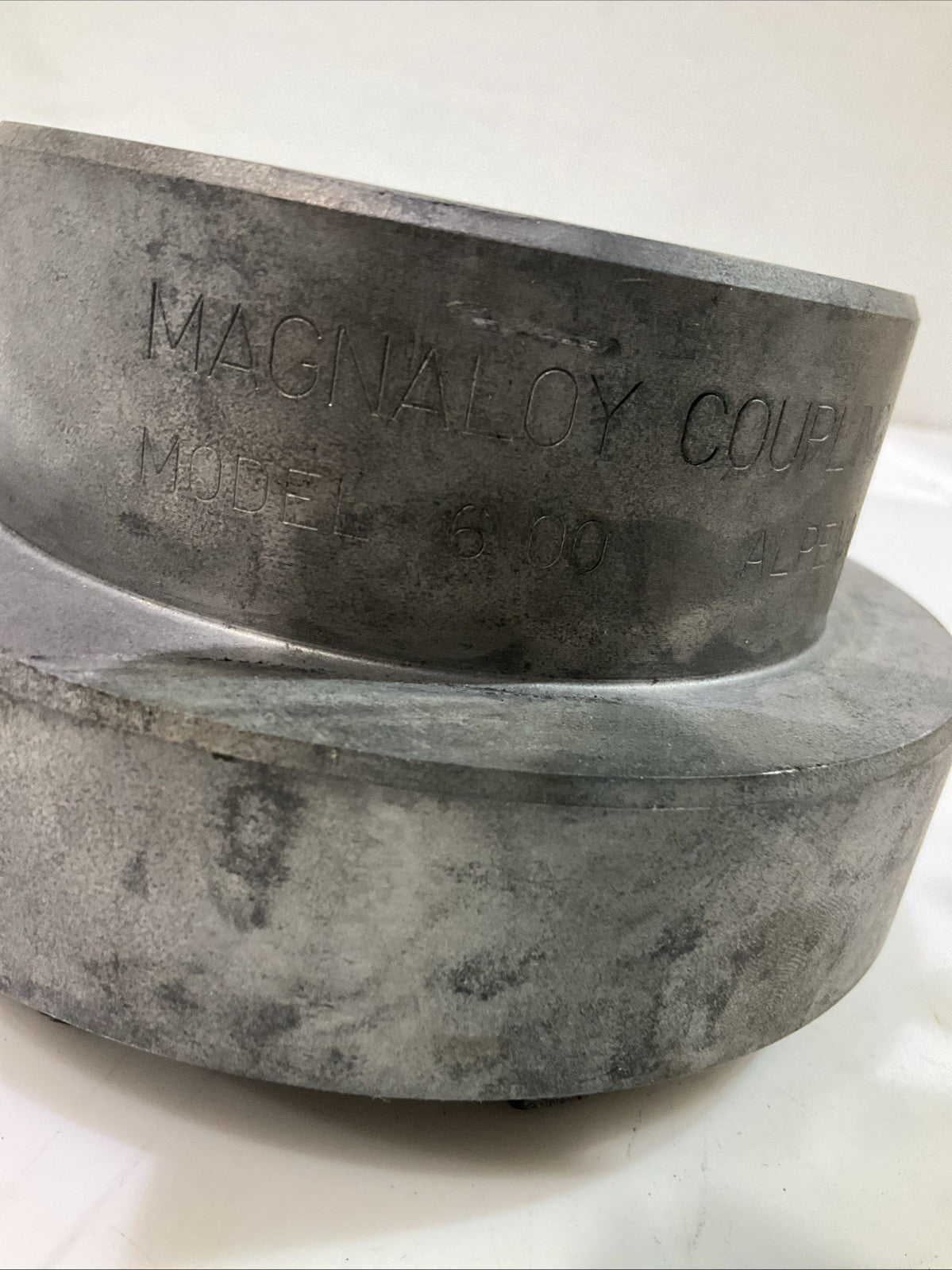 MAGNALOY 600 2-2-3/8 X5/8 FLEXIBLE COUPLING ROUND BORE HUB Z2M