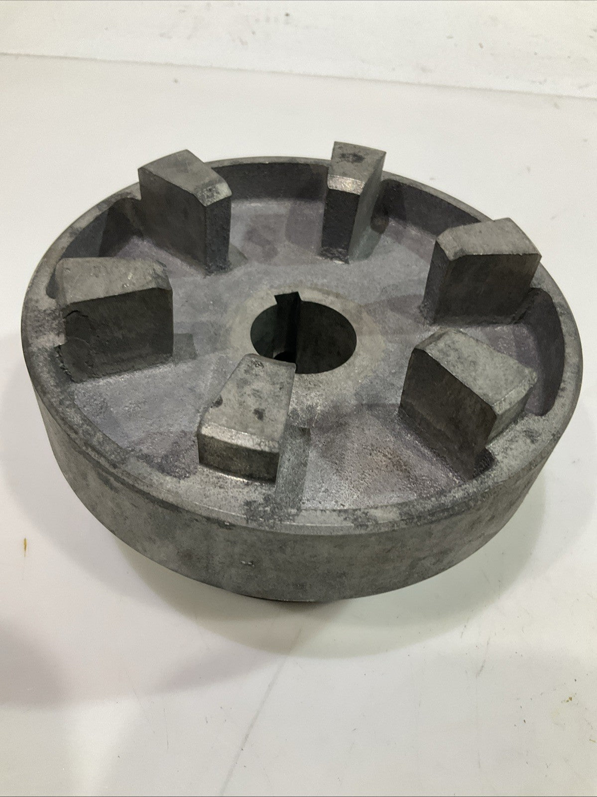 MAGNALOY 600 2-2-3/8 X5/8 FLEXIBLE COUPLING ROUND BORE HUB Z2M