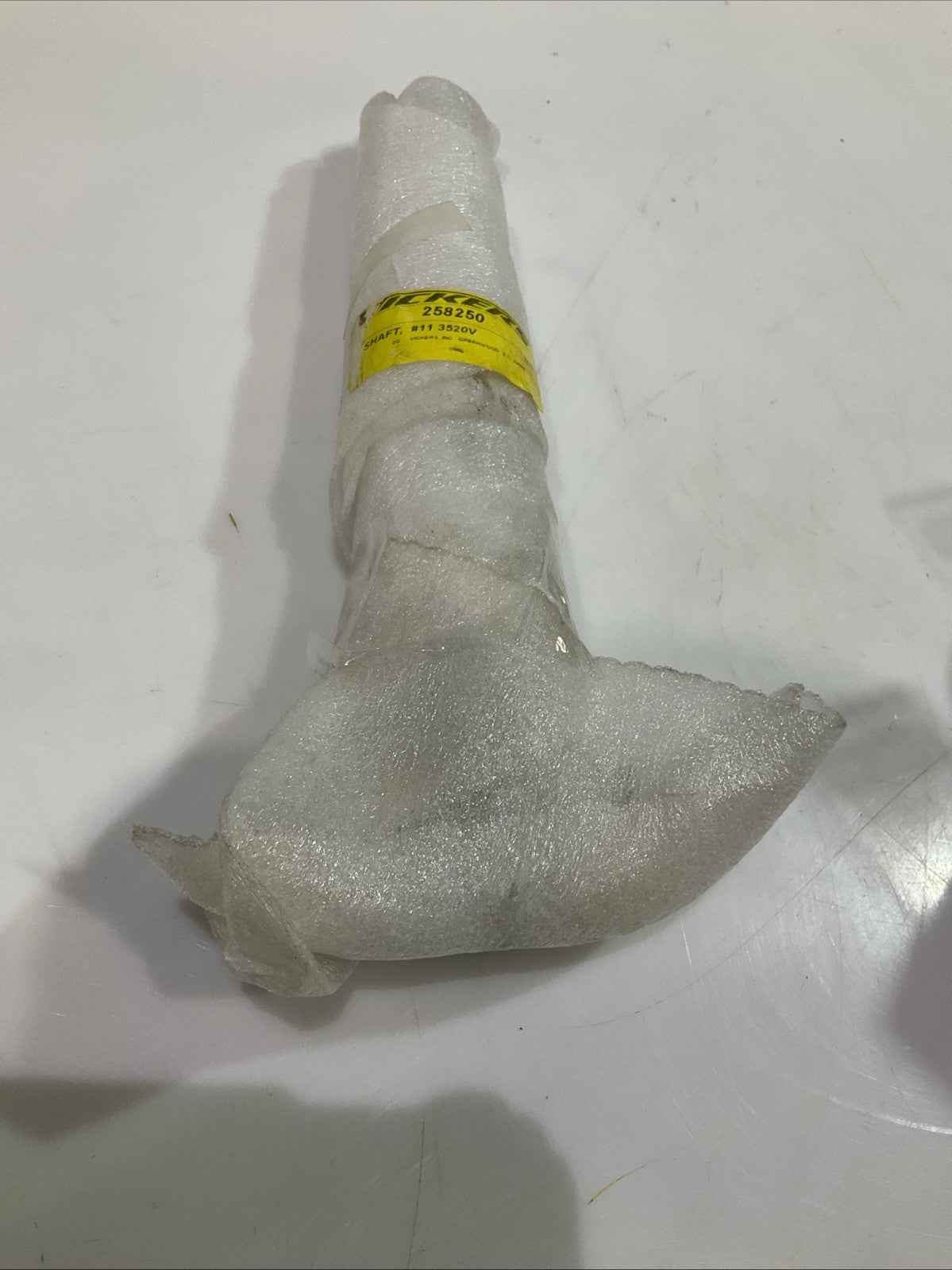VICKERS SHAFT 258250 HYDRAULIC COMPONENT SHAFT Z2M