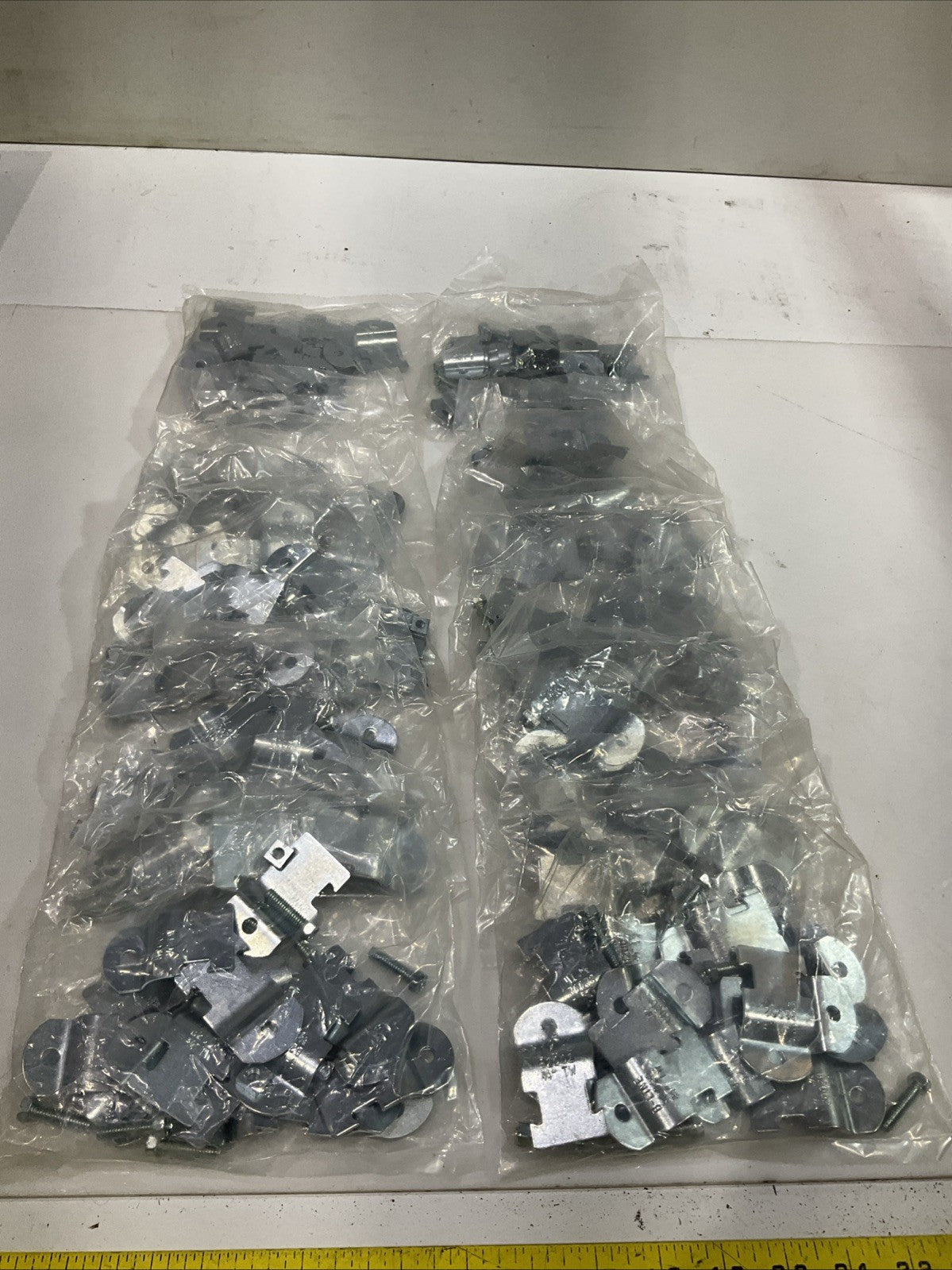 COOPER B-LINE B2002ZN 3/4EMT THINWALL CONDUIT FITING CLAMP LOT OF 14 BAGS Z2M