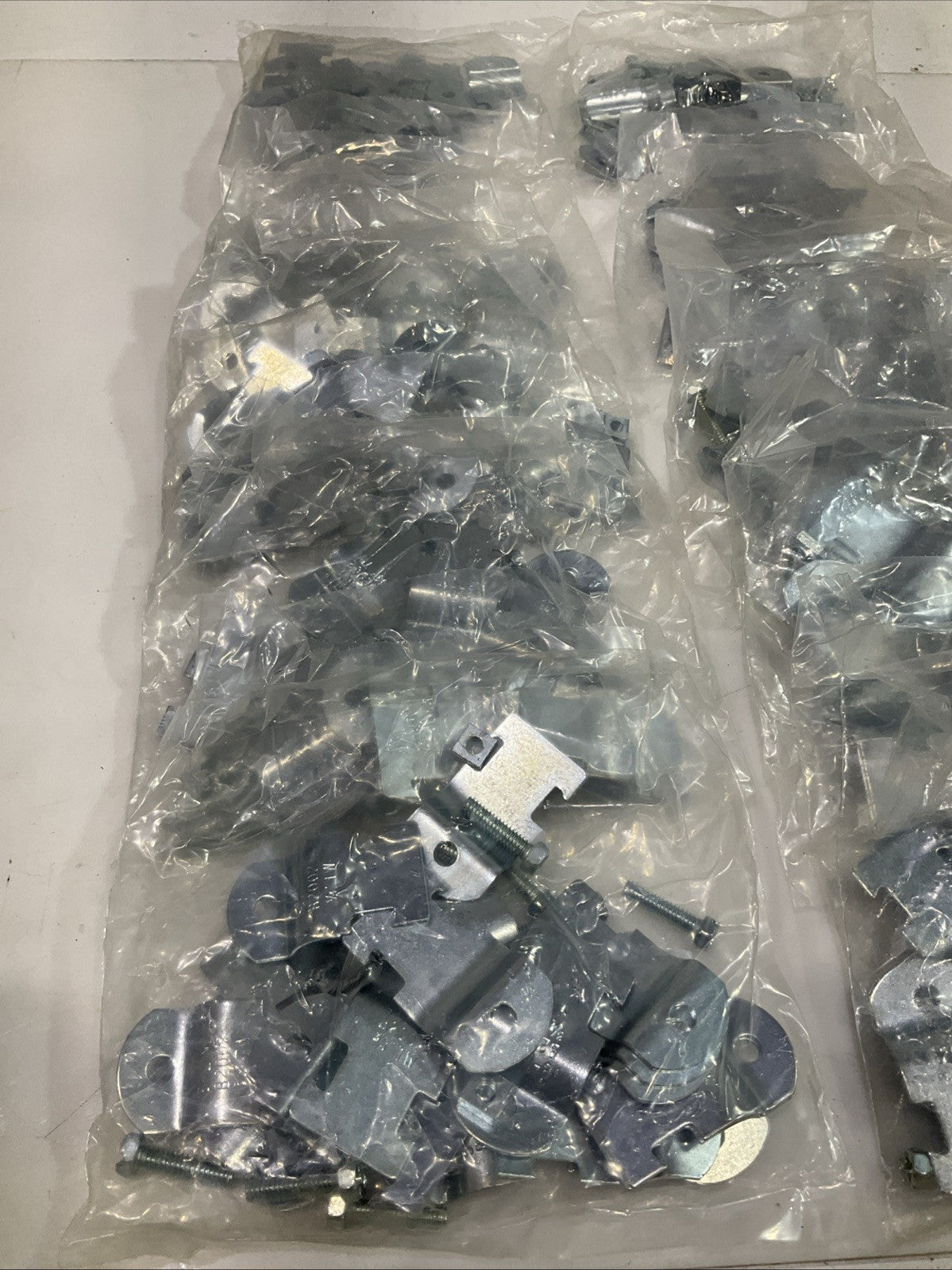 COOPER B-LINE B2002ZN 3/4EMT THINWALL CONDUIT FITING CLAMP LOT OF 14 BAGS Z2M