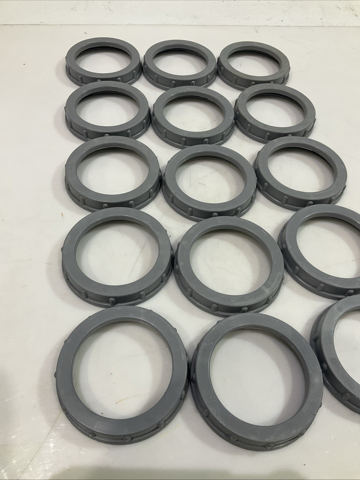 ARLINTON 447 SIZE 3 PLASTIC INSULATING BUSHINGS 105 DEGREE C RATE LOT OF 15 Z2M
