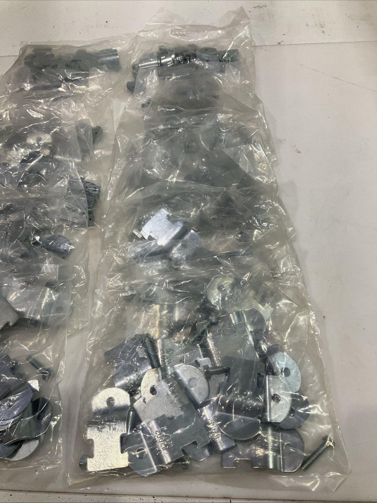 COOPER B-LINE B2002ZN 3/4EMT THINWALL CONDUIT FITING CLAMP LOT OF 14 BAGS Z2M