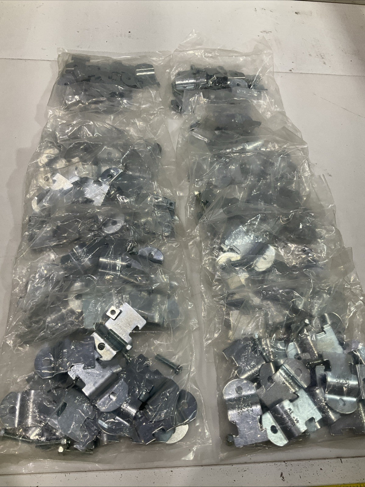 COOPER B-LINE B2002ZN 3/4EMT THINWALL CONDUIT FITING CLAMP LOT OF 14 BAGS Z2M