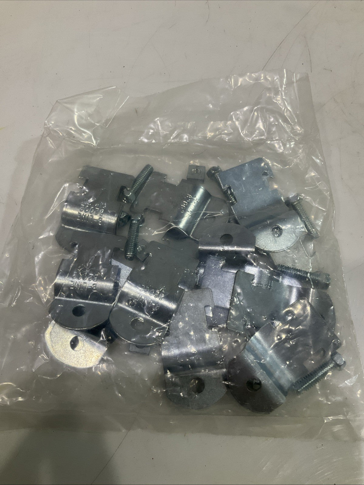 COOPER B-LINE B2002ZN 3/4EMT THINWALL CONDUIT FITING CLAMP LOT OF 14 BAGS Z2M