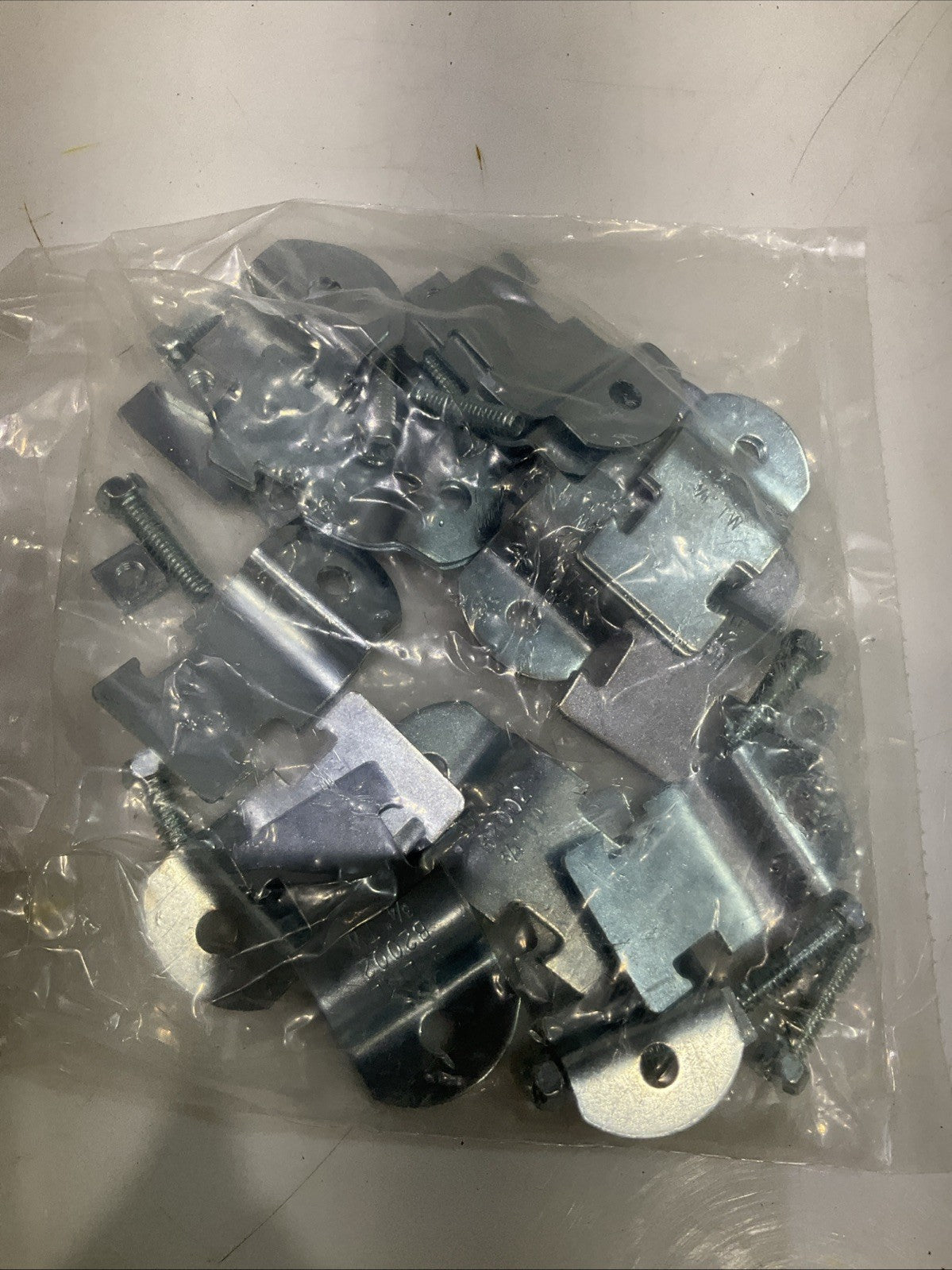 COOPER B-LINE B2002ZN 3/4EMT THINWALL CONDUIT FITING CLAMP LOT OF 14 BAGS Z2M