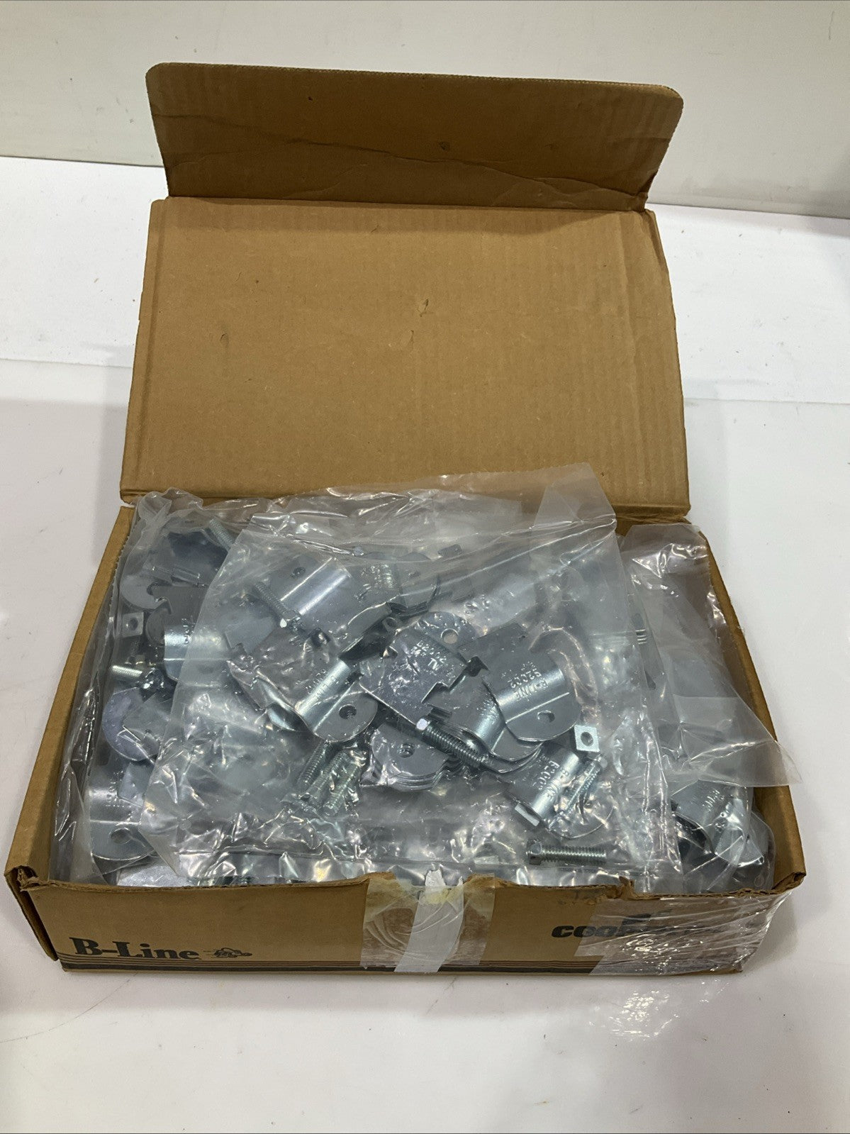 COOPER B-LINE B2002ZN 3/4EMT THINWALL CONDUIT FITING CLAMP LOT OF 14 BAGS Z2M