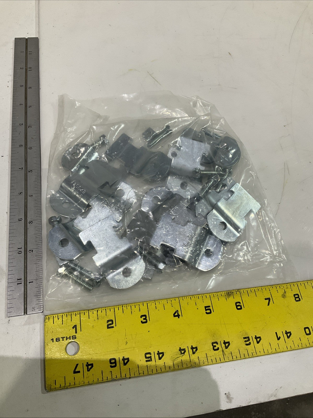 COOPER B-LINE B2002ZN 3/4EMT THINWALL CONDUIT FITING CLAMP LOT OF 14 BAGS Z2M