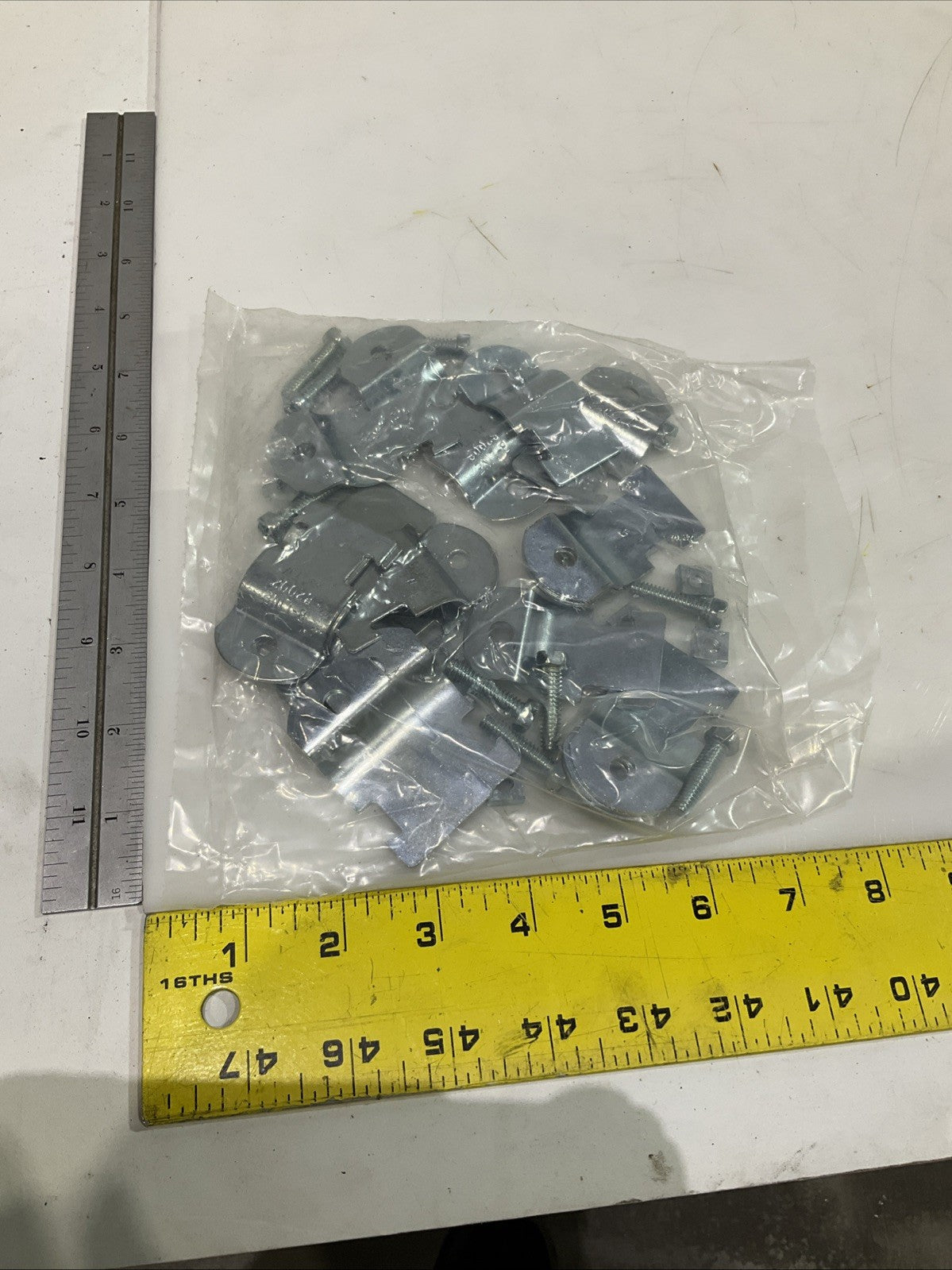 COOPER B-LINE B2002ZN 3/4EMT THINWALL CONDUIT FITING CLAMP LOT OF 14 BAGS Z2M