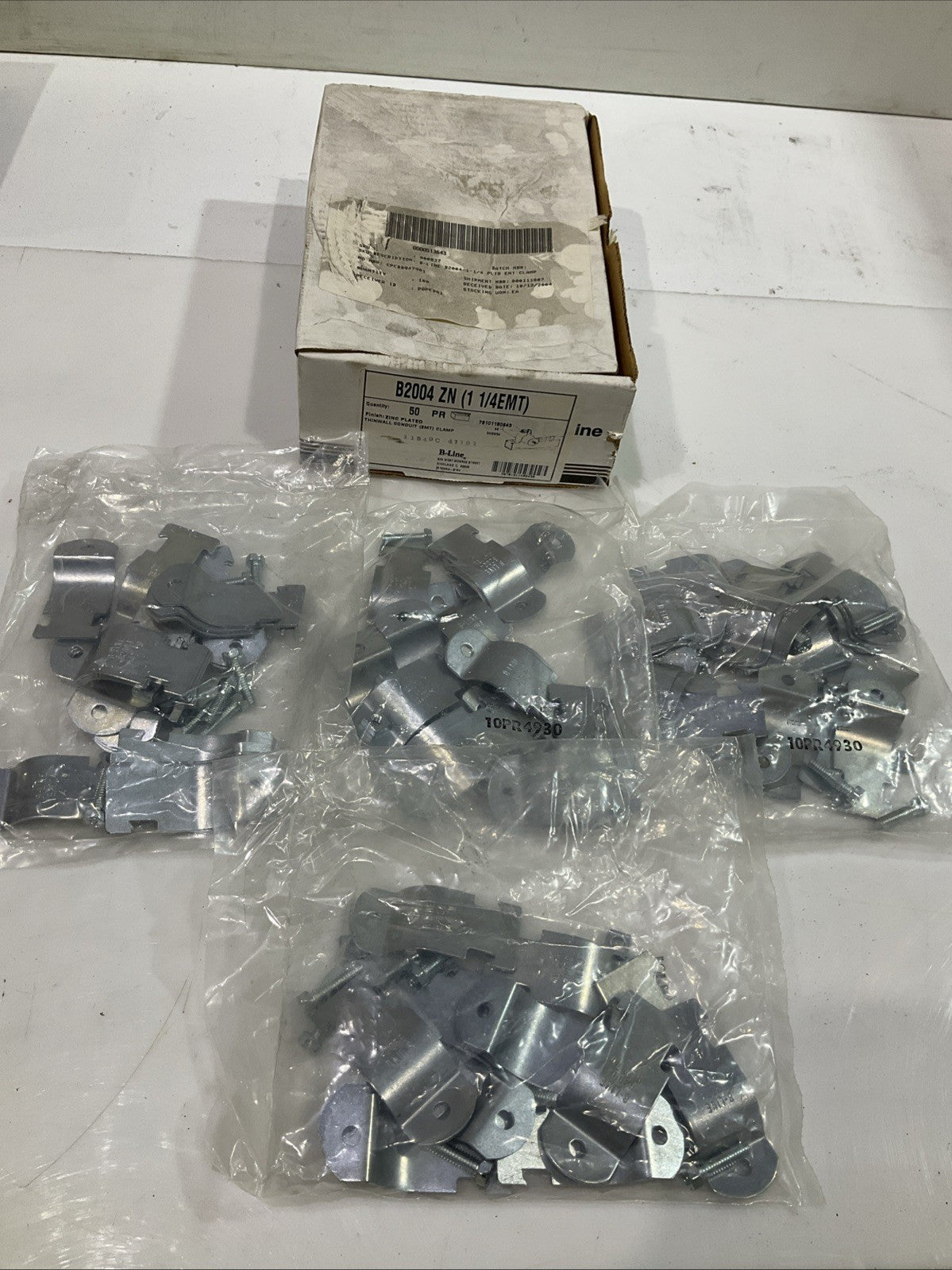 COOPER B-LINE B2004ZN-1-1/4EMT PIPE AND CONDUIT STRUT CLAMP LOT OF 4 BAGS Z2M