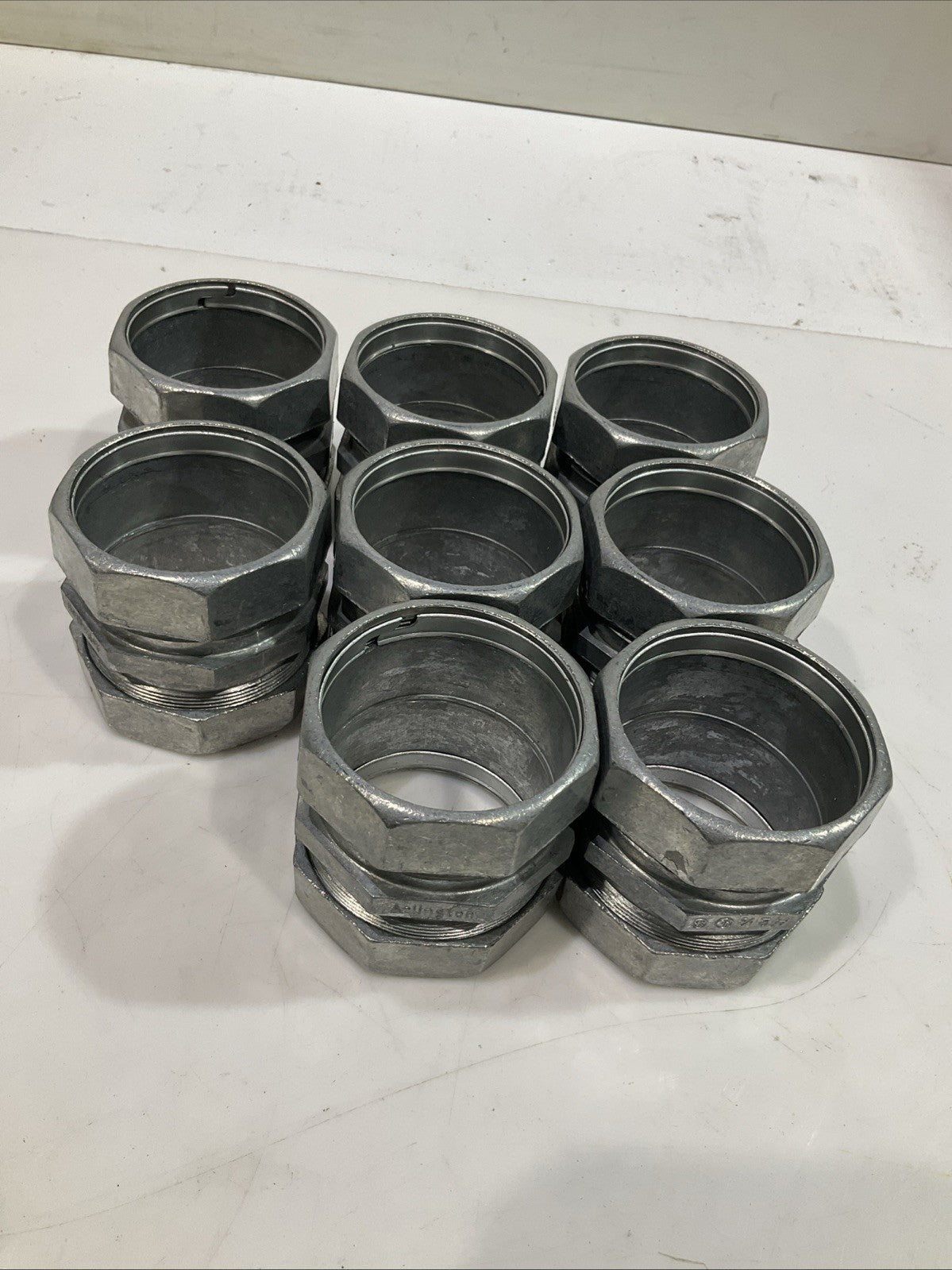 ARLINGTON 836 2-1/2 CONCRETE / RAINTIGHT COMPRESSION COUPLING CONDUIT QTY 8 Z2M