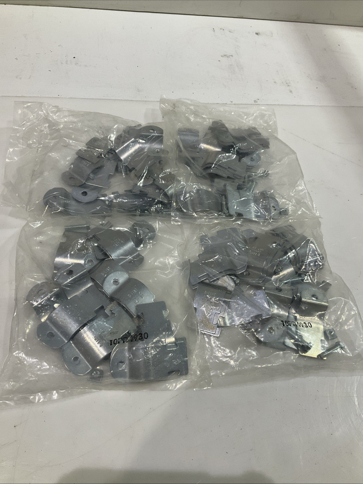 COOPER B-LINE B2004ZN-1-1/4EMT PIPE AND CONDUIT STRUT CLAMP LOT OF 4 BAGS Z2M