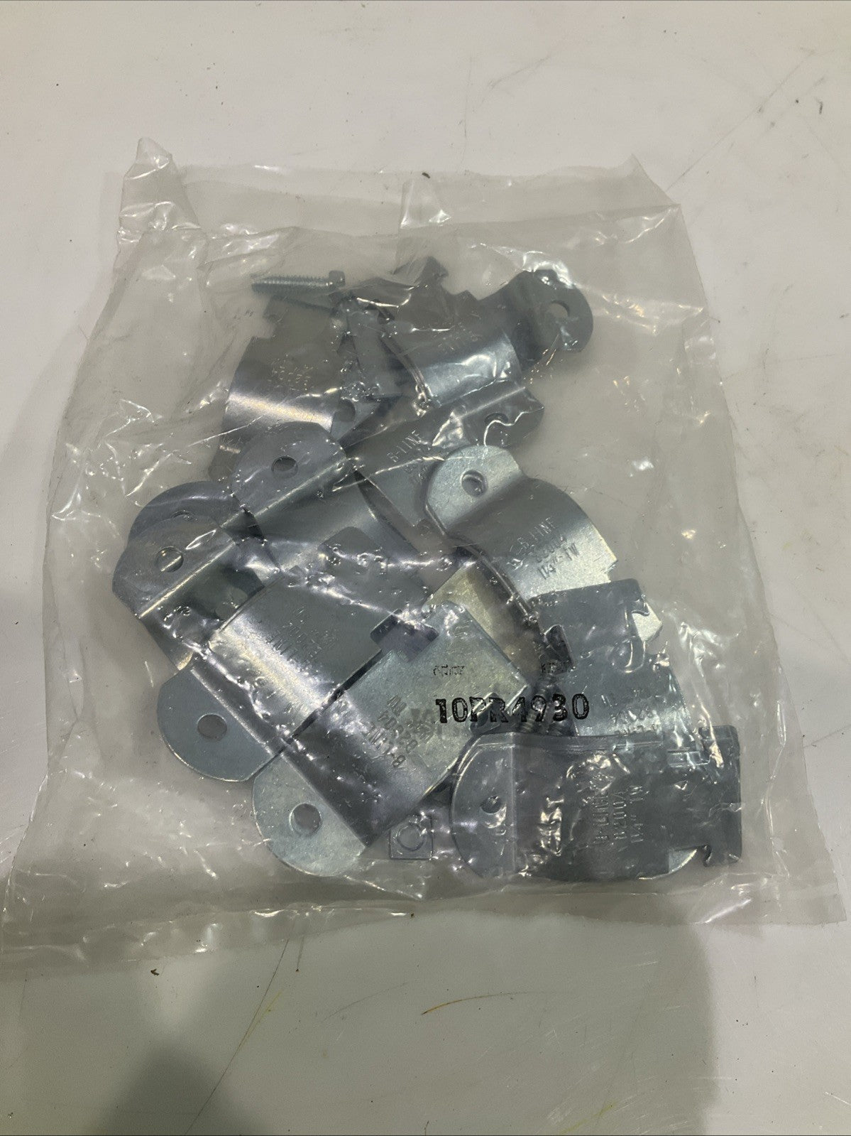 COOPER B-LINE B2004ZN-1-1/4EMT PIPE AND CONDUIT STRUT CLAMP LOT OF 4 BAGS Z2M