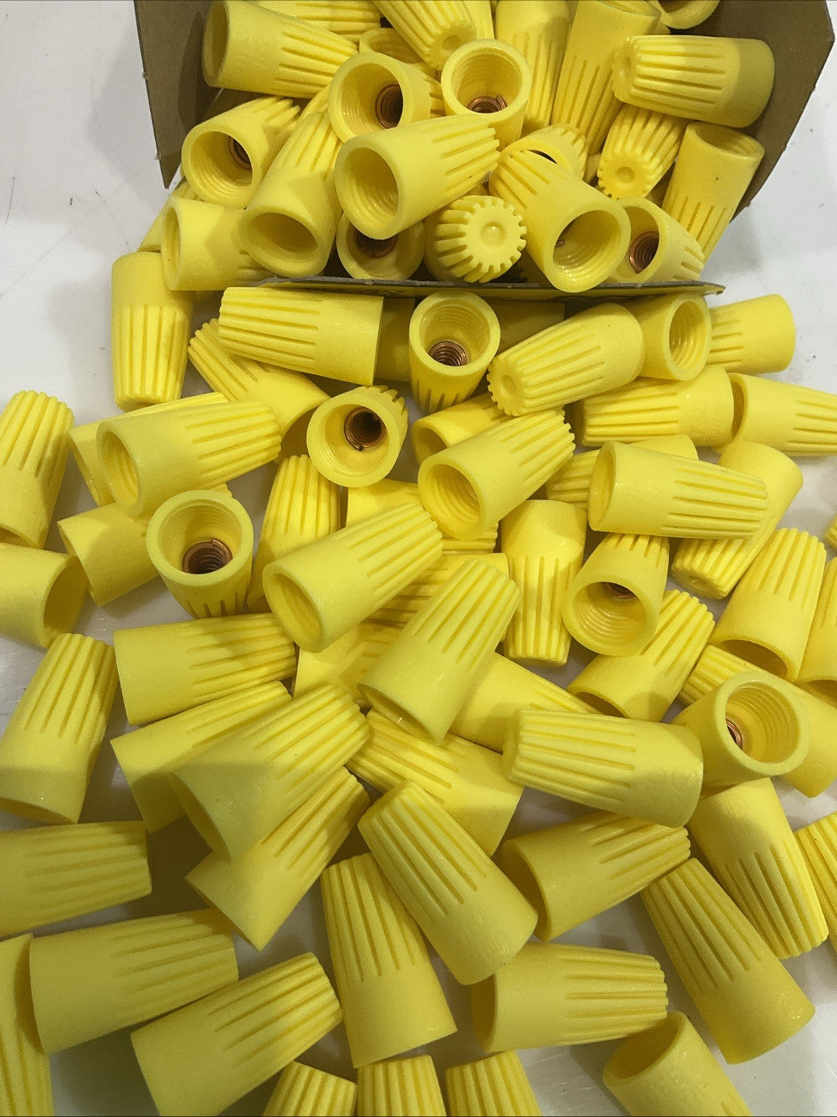 THOMAS&BETTS 333 YELLOW MARRETTE XTPLUS #18-#10 WIRE CONNECTOR LOT OF 4 Z2M