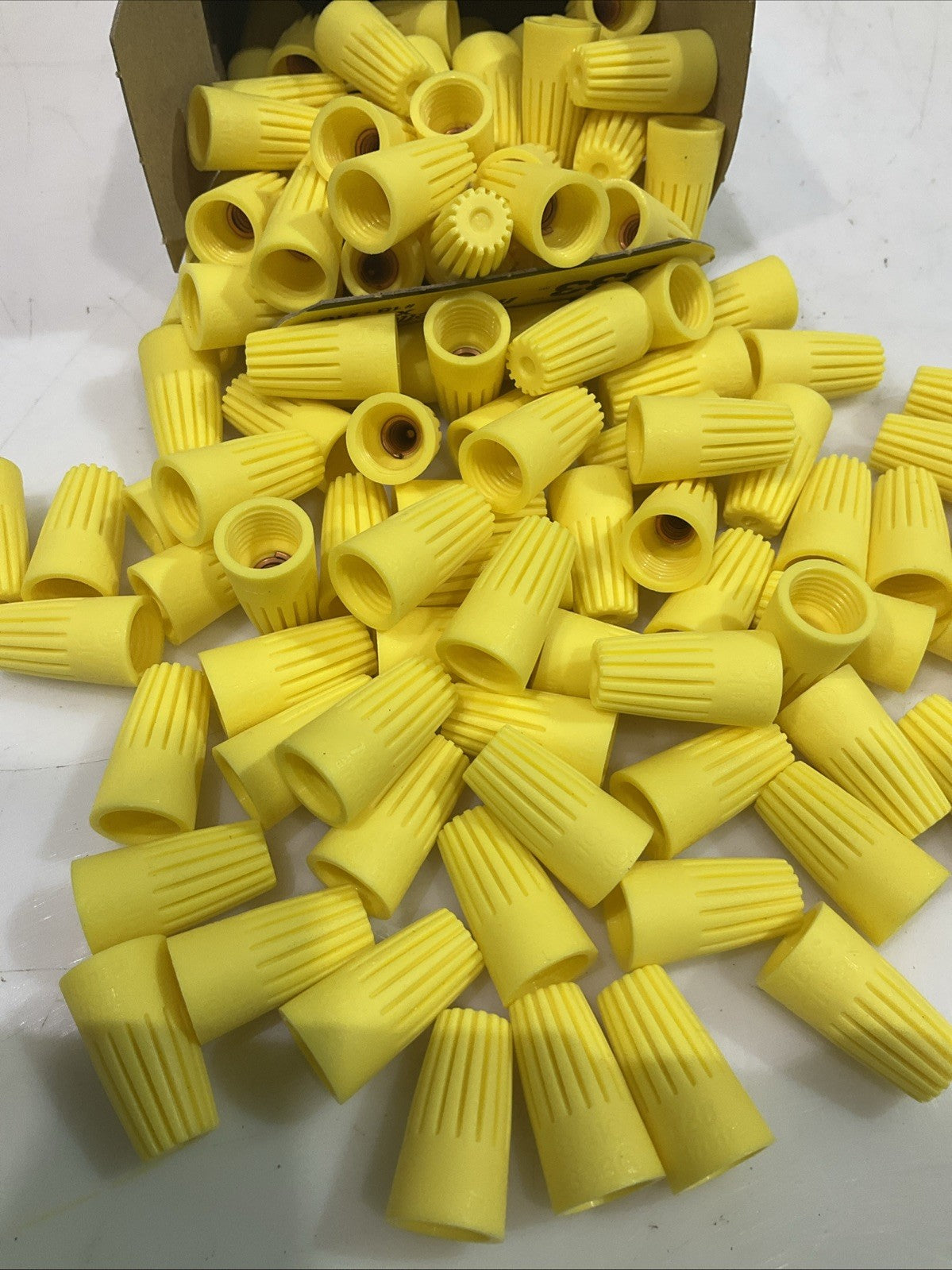 THOMAS&BETTS 333 YELLOW MARRETTE XTPLUS #18-#10 WIRE CONNECTOR LOT OF 4 Z2M