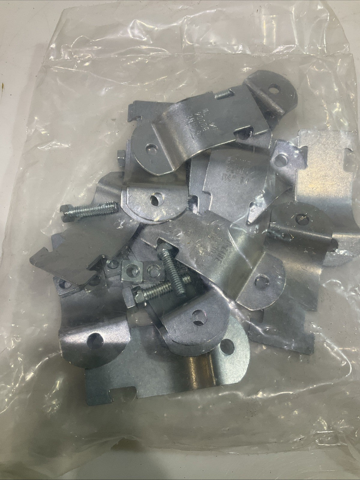 COOPER B-LINE B2004ZN-1-1/4EMT PIPE AND CONDUIT STRUT CLAMP LOT OF 4 BAGS Z2M