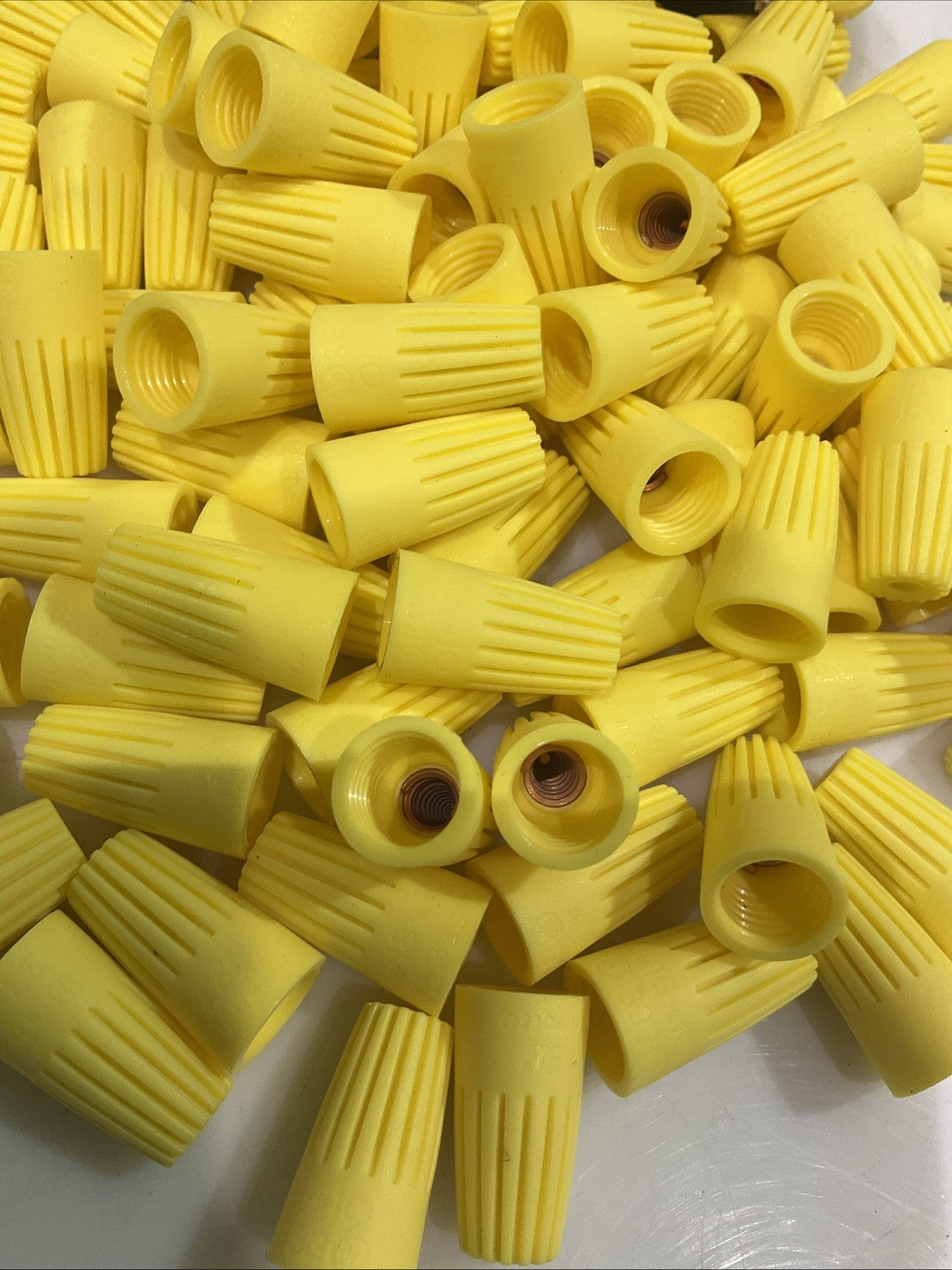 THOMAS&BETTS 333 YELLOW MARRETTE XTPLUS #18-#10 WIRE CONNECTOR LOT OF 4 Z2M