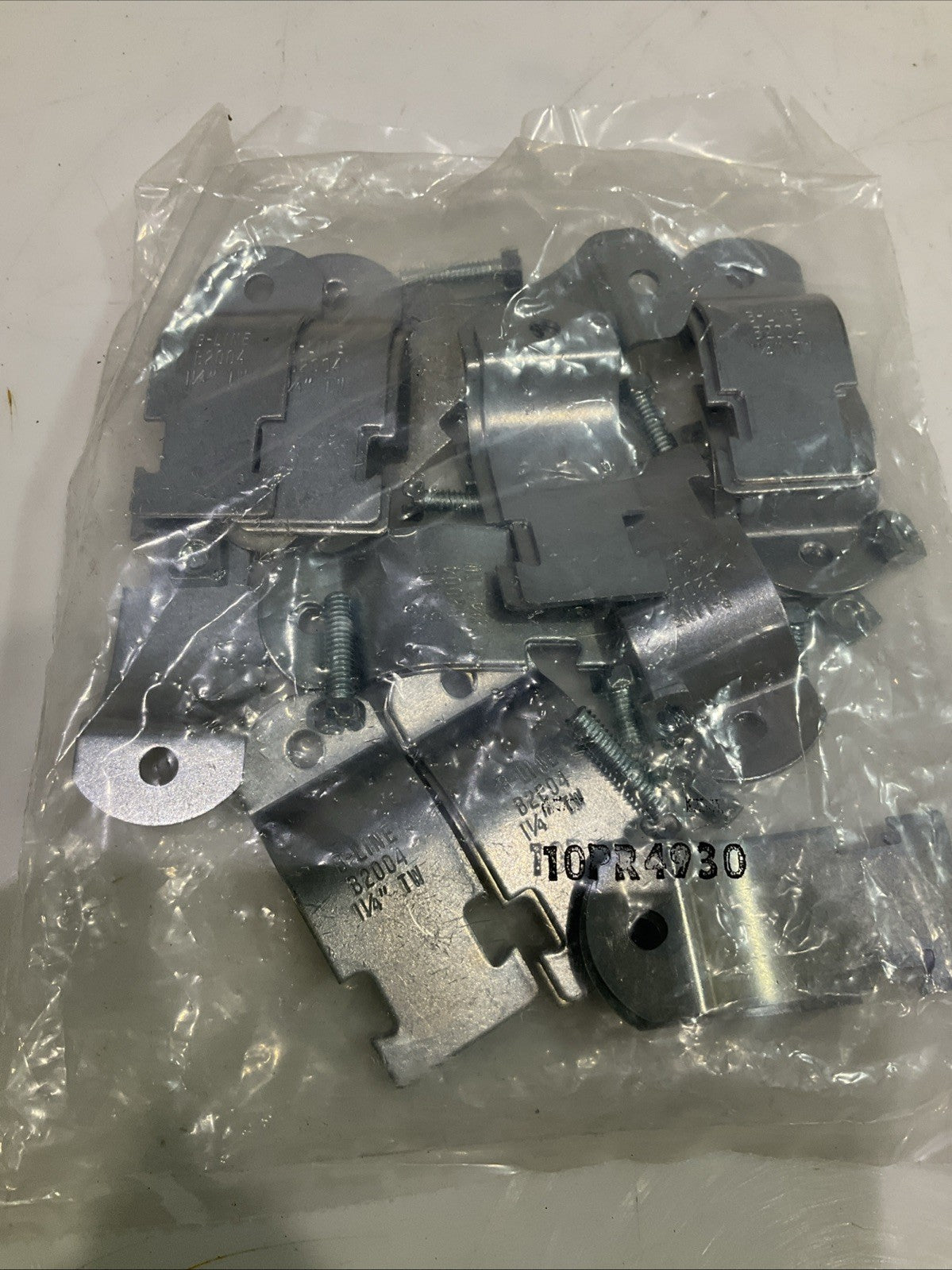 COOPER B-LINE B2004ZN-1-1/4EMT PIPE AND CONDUIT STRUT CLAMP LOT OF 4 BAGS Z2M