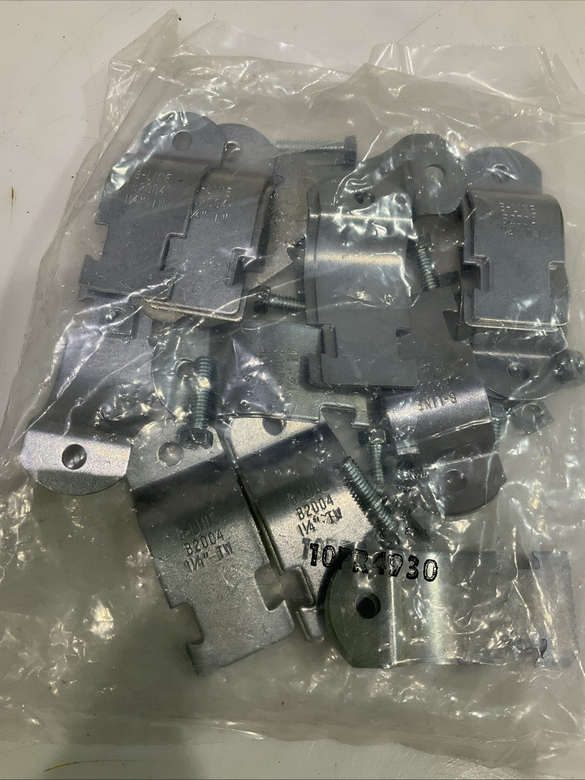 COOPER B-LINE B2004ZN-1-1/4EMT PIPE AND CONDUIT STRUT CLAMP LOT OF 4 BAGS Z2M