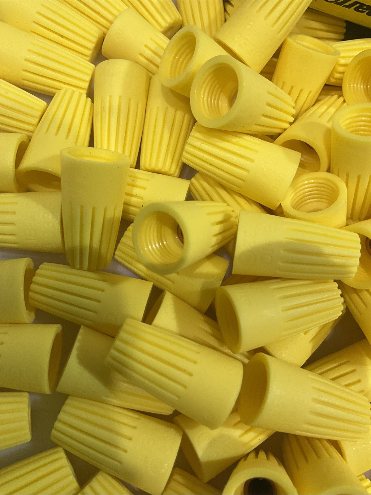 THOMAS&BETTS 333 YELLOW MARRETTE XTPLUS #18-#10 WIRE CONNECTOR LOT OF 4 Z2M