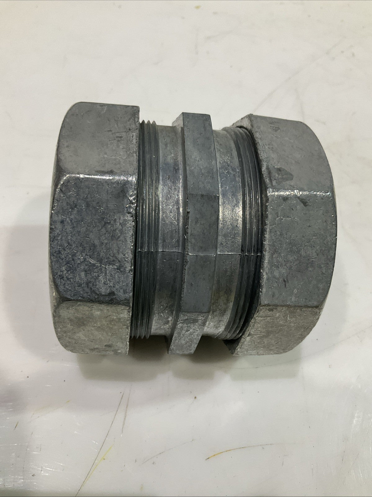 ARLINGTON 836 2-1/2 CONCRETE / RAINTIGHT COMPRESSION COUPLING CONDUIT QTY 8 Z2M