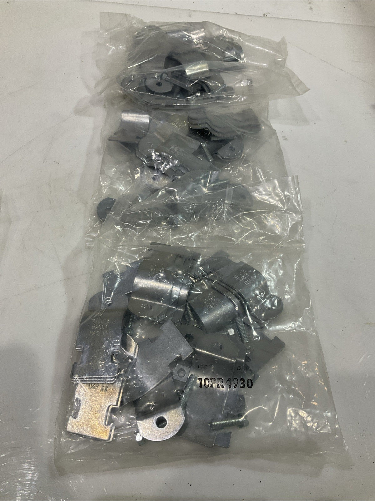COOPER B-LINE B2004ZN-1-1/4EMT PIPE AND CONDUIT STRUT CLAMP LOT OF 4 BAGS Z2M