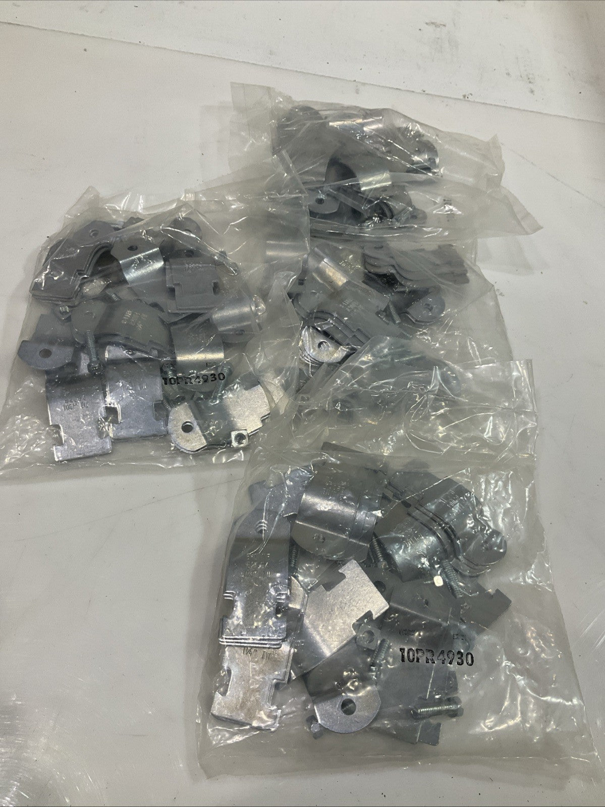 COOPER B-LINE B2004ZN-1-1/4EMT PIPE AND CONDUIT STRUT CLAMP LOT OF 4 BAGS Z2M