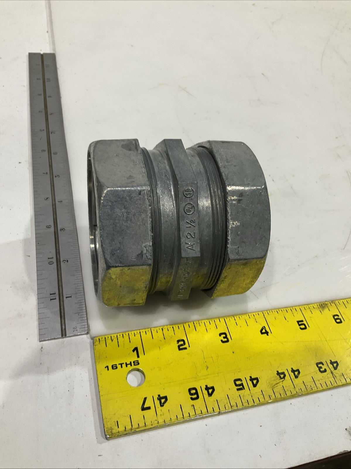 ARLINGTON 836 2-1/2 CONCRETE / RAINTIGHT COMPRESSION COUPLING CONDUIT QTY 8 Z2M