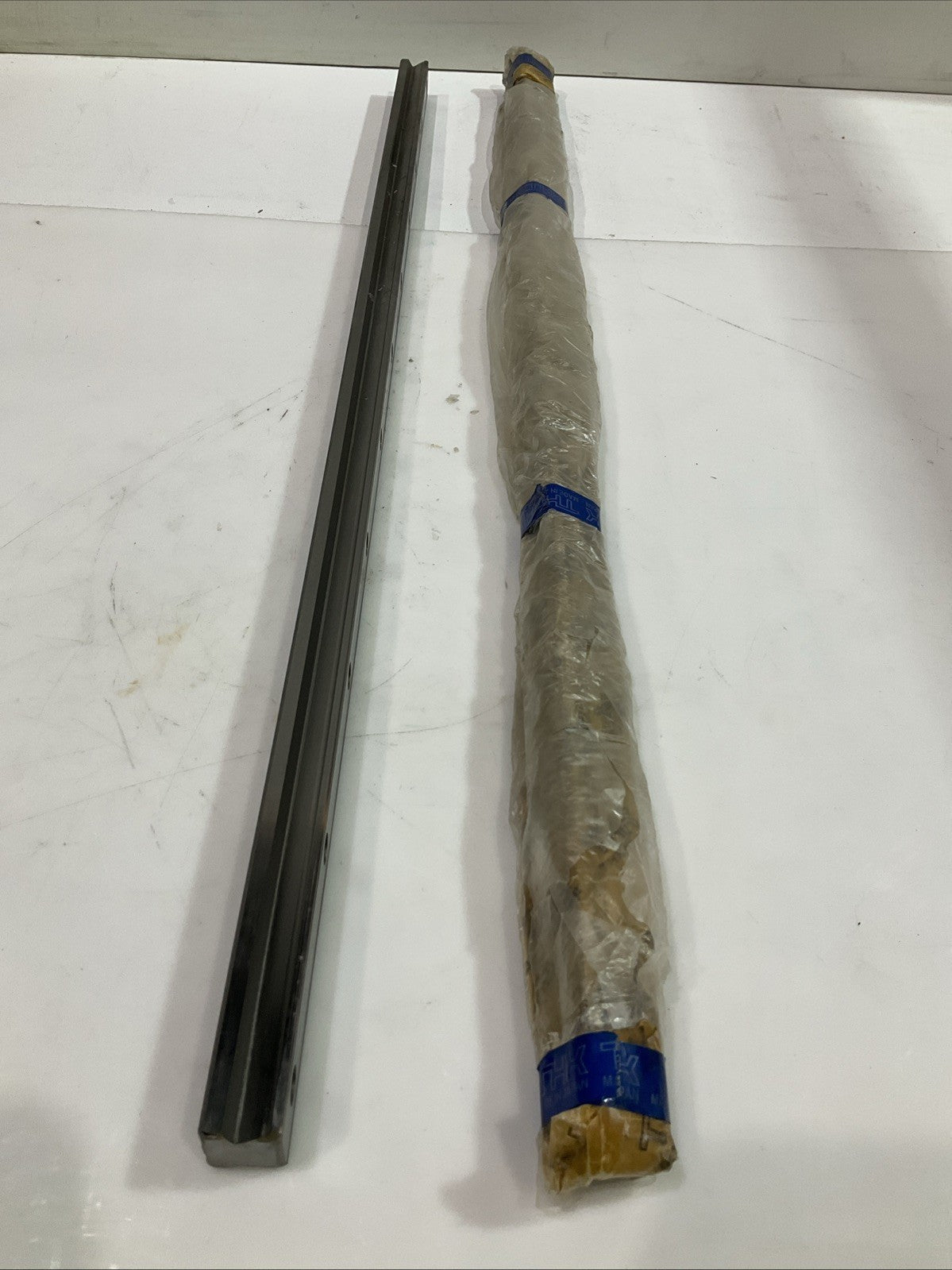 THK SR30W2SS-840L LM GUIDE LINEAR RAIL LOT OF 2 Z2M