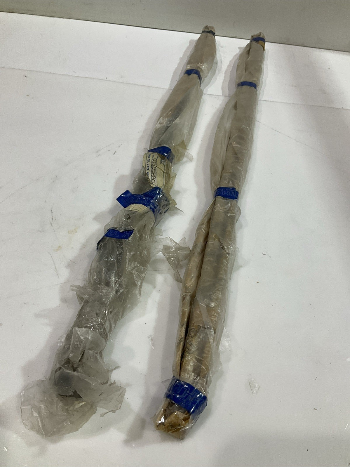 THK SR30W2SS-840L LM GUIDE LINEAR RAIL LOT OF 2 Z2M