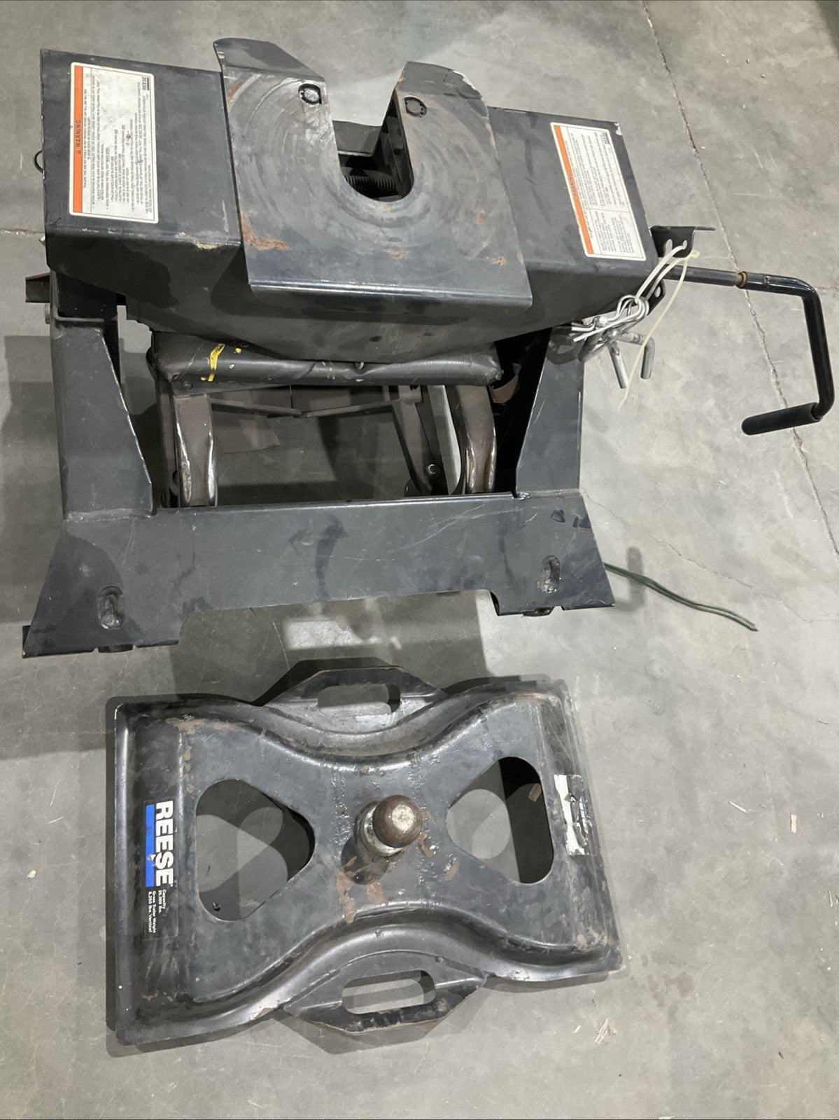 REESE 30033 FIFTH WHEEL WITH TRAILER HITCH RECEIVER 22,000LB CAPACITY