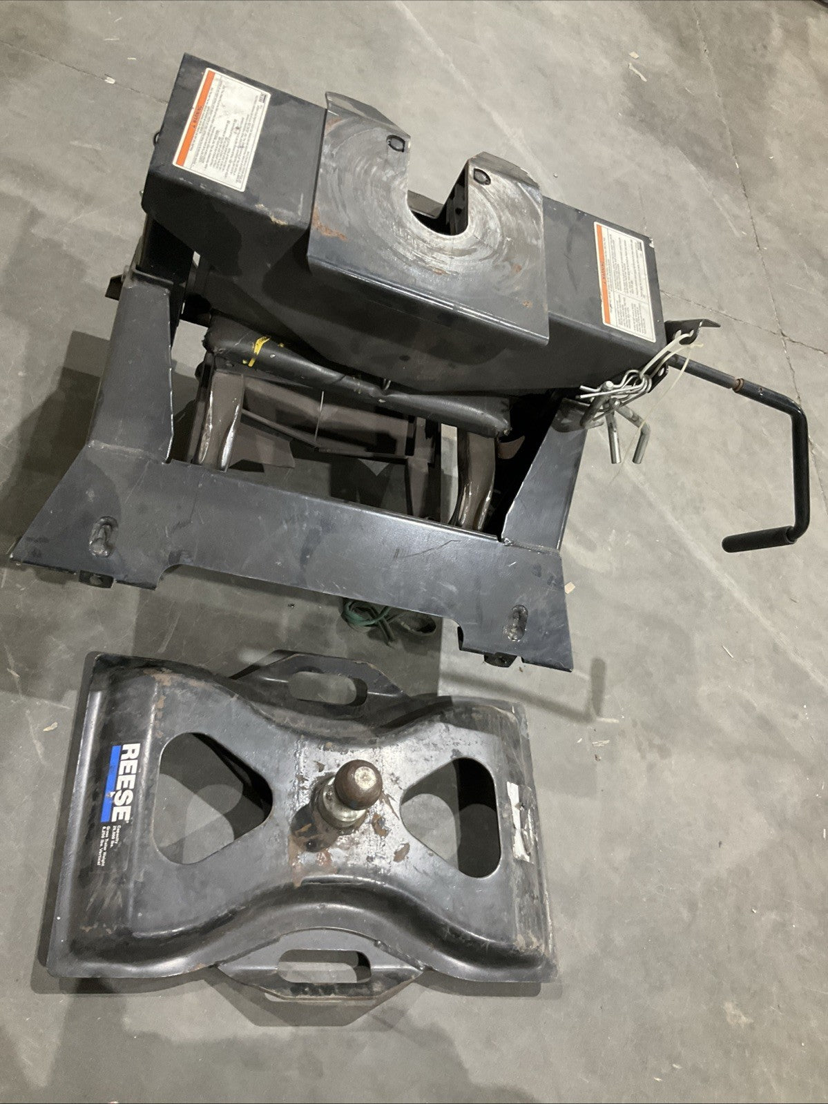 REESE 30033 FIFTH WHEEL WITH TRAILER HITCH RECEIVER 22,000LB CAPACITY