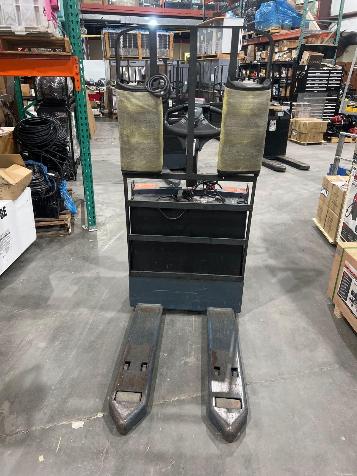 2021 TOYOTA PALLET JACK MODEL 8HBW23, ELECTRIC, 24V, MAX CAPACITY 4500LBS