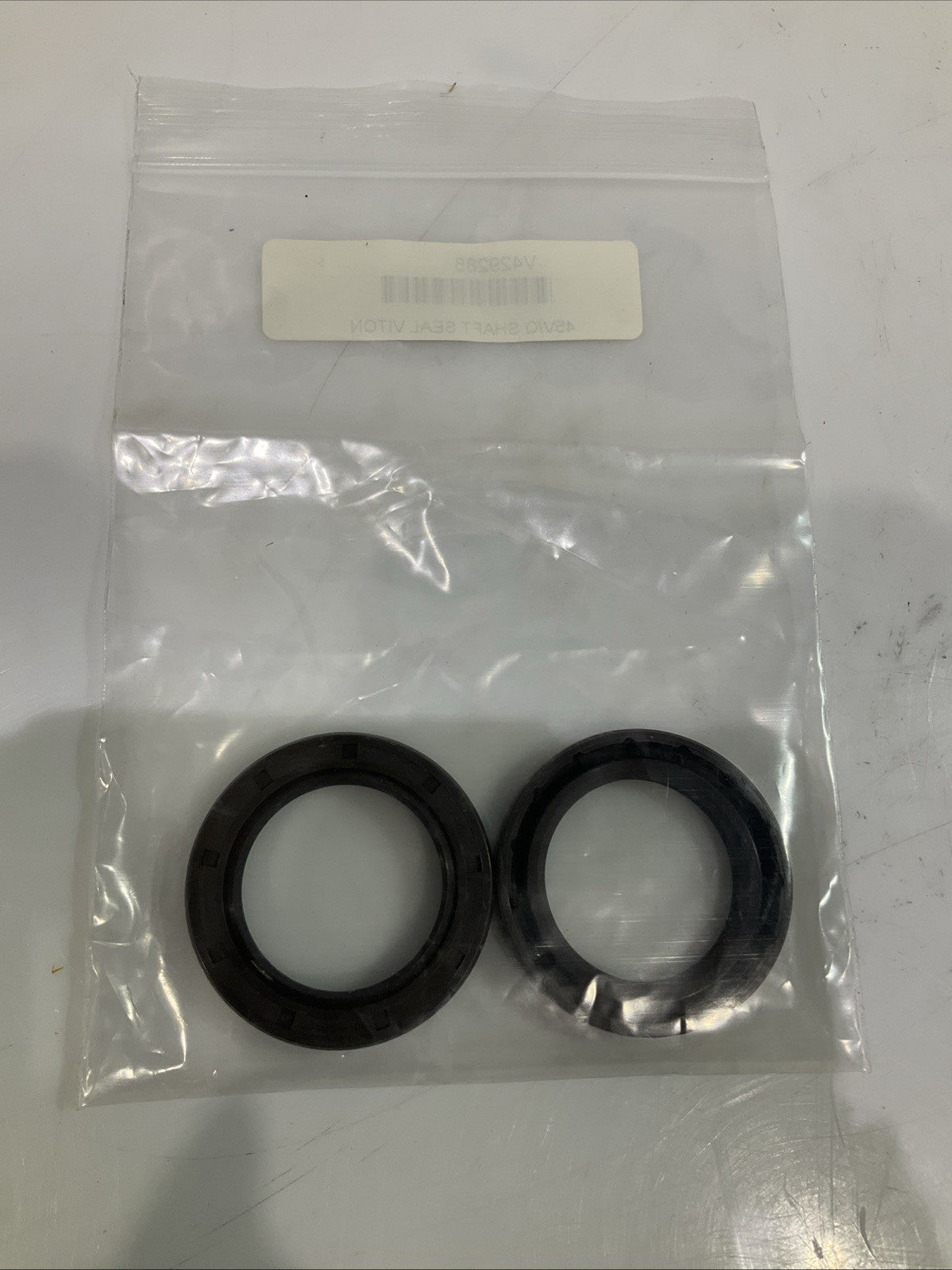 EATON-VICKERS 429285 45V/Q SHAFT SEAL VITON LOT OF 2 Z2M