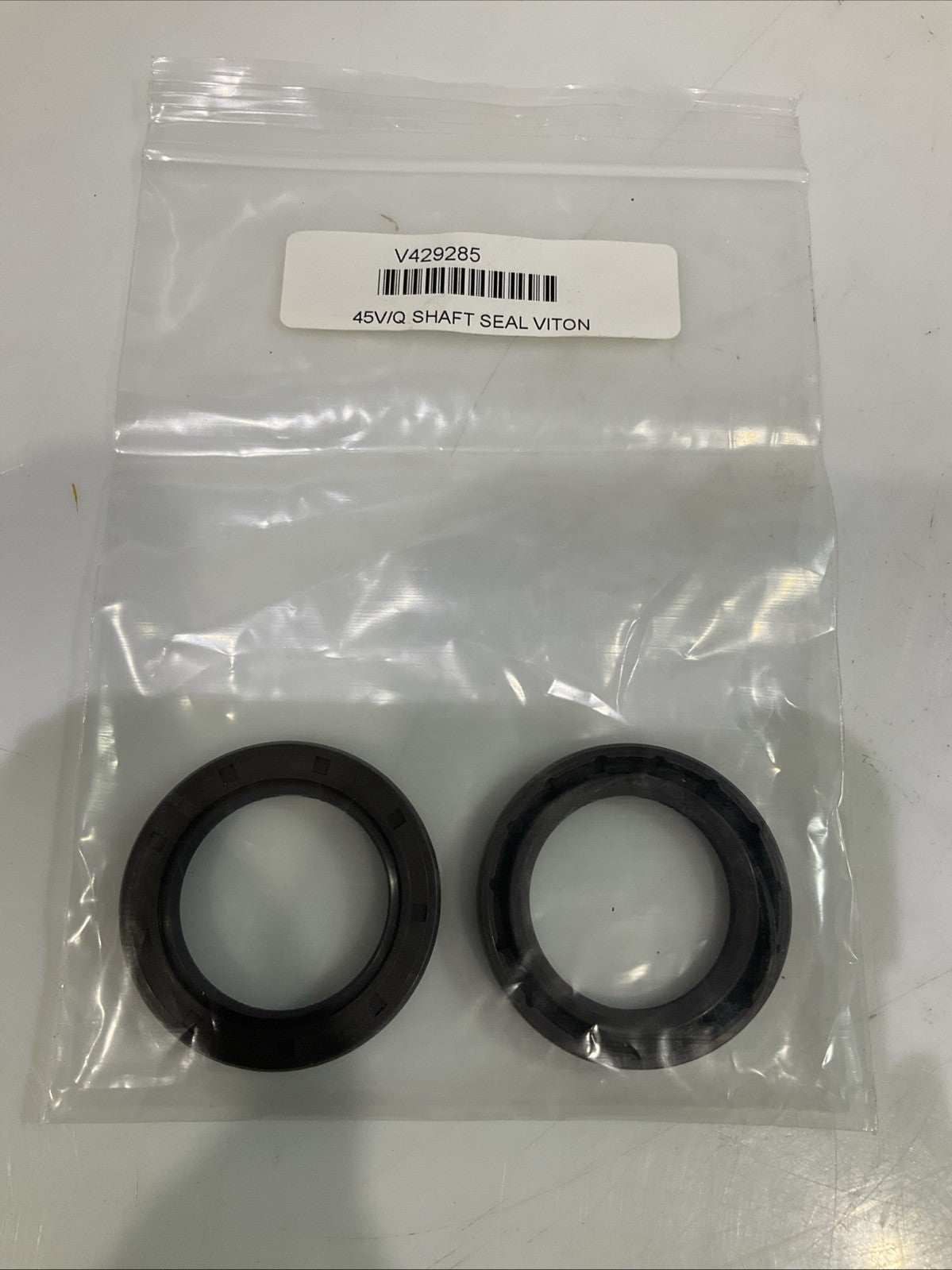 EATON-VICKERS 429285 45V/Q SHAFT SEAL VITON LOT OF 2 Z2M
